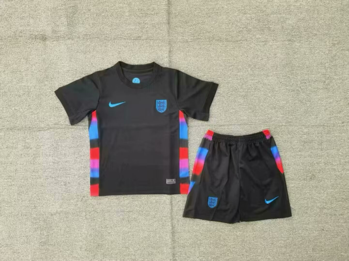 Kids kits25/26 England away
