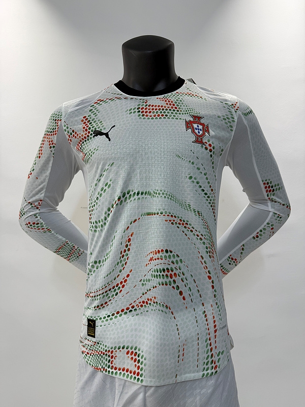 Player Version 25/26 Portugal long sleeve away