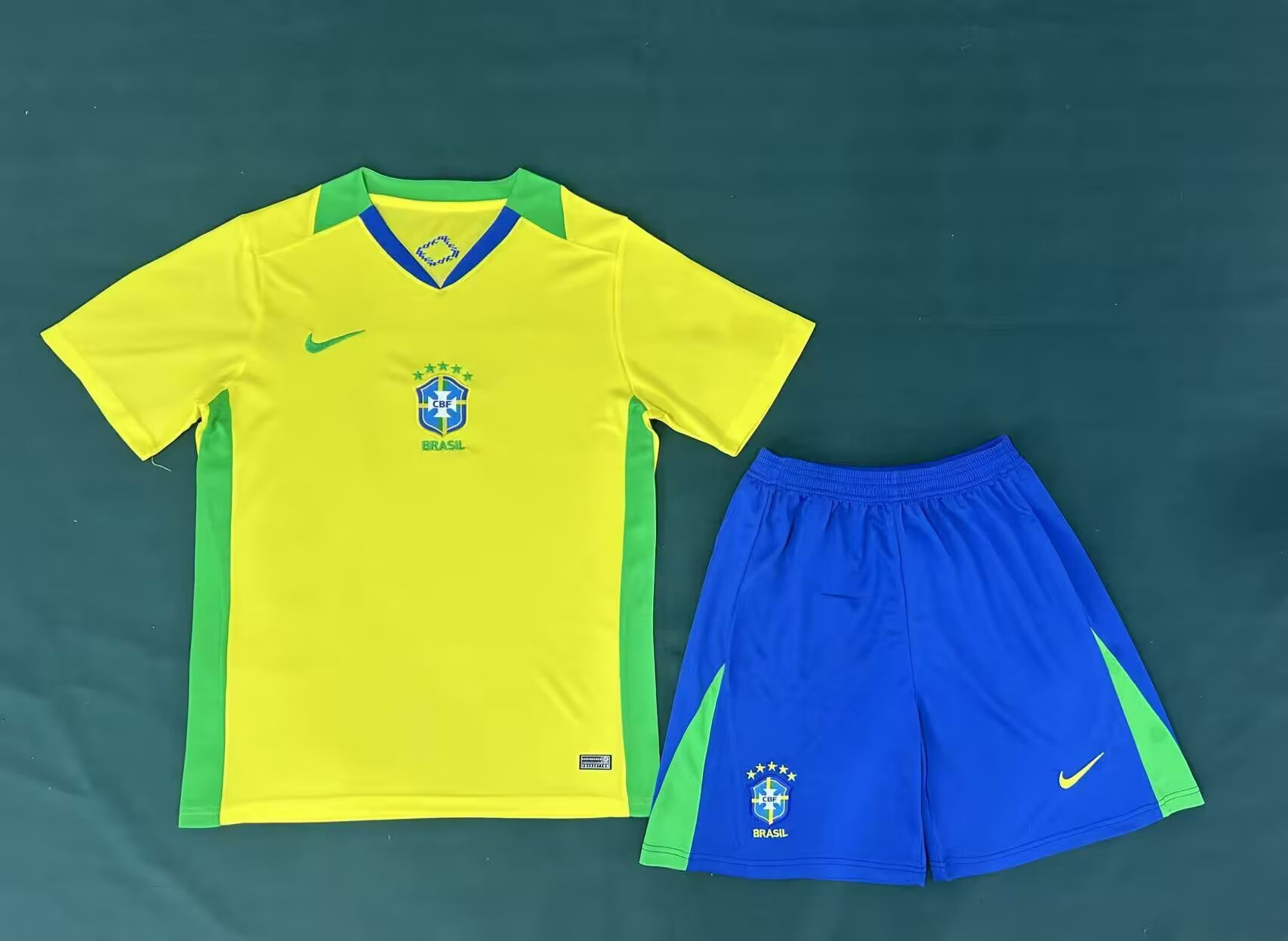 25/26  Brazil Adults kits home