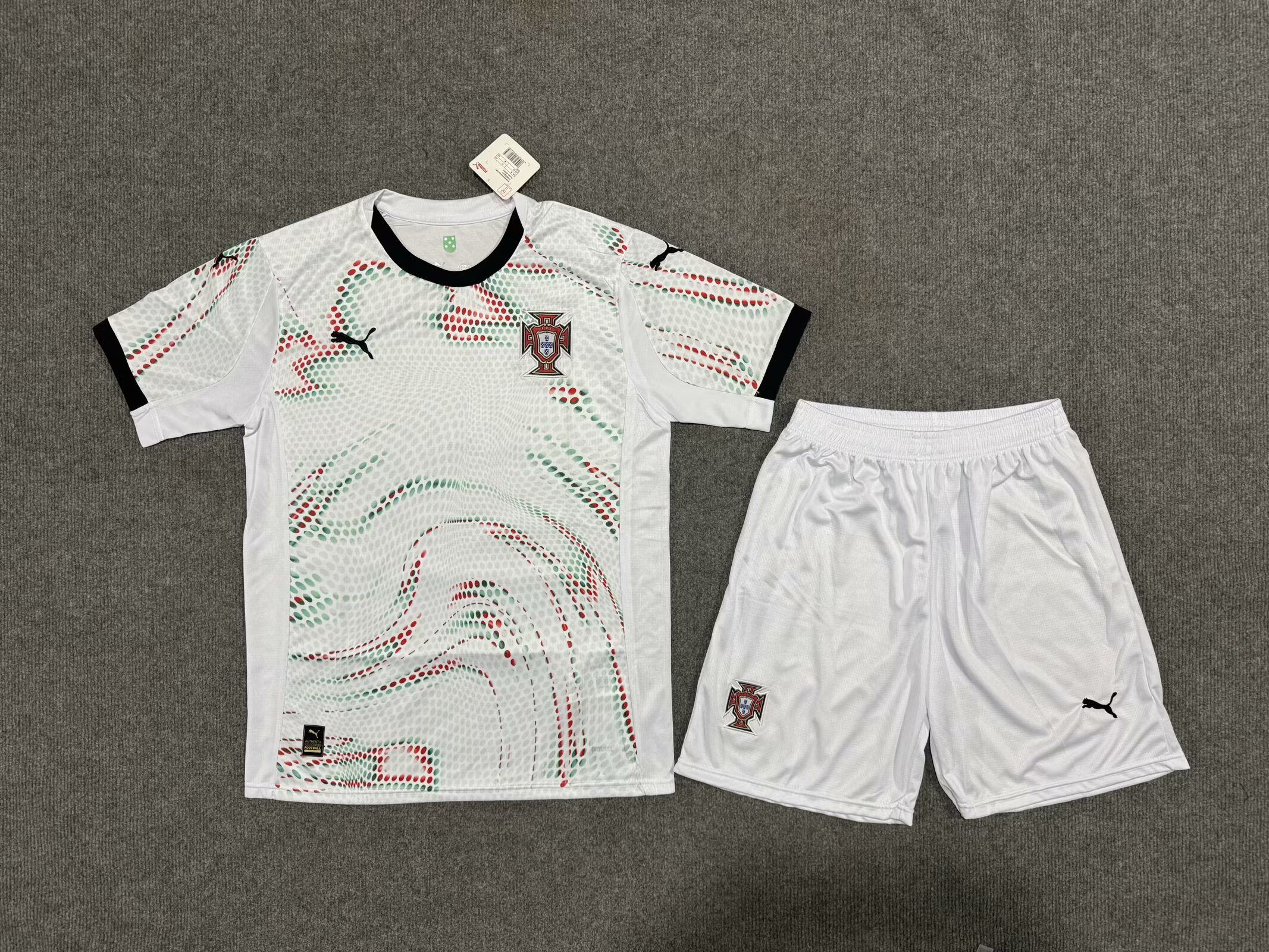25/26Portugal Adults kits away