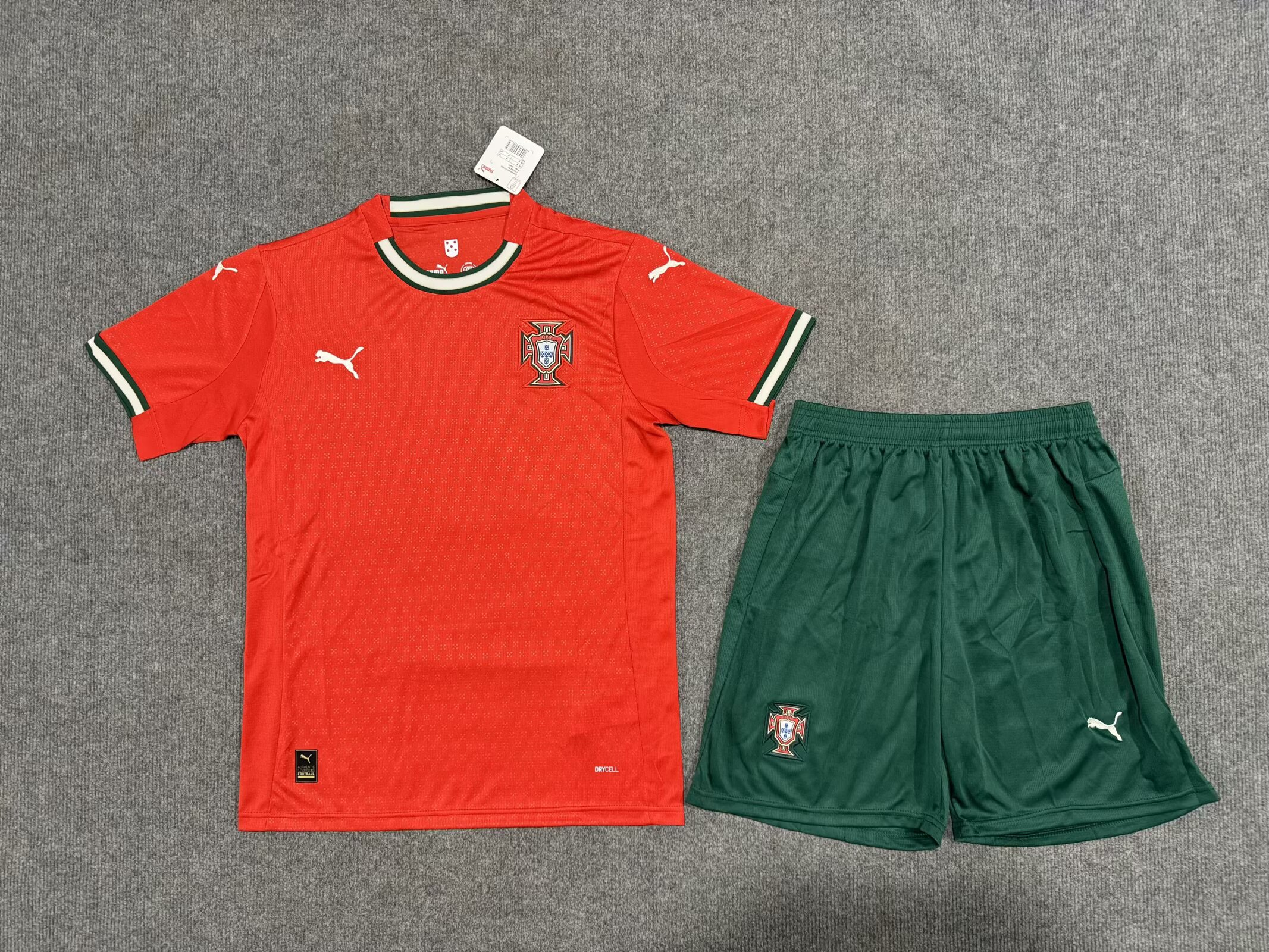 25/26Portugal Adults kits home