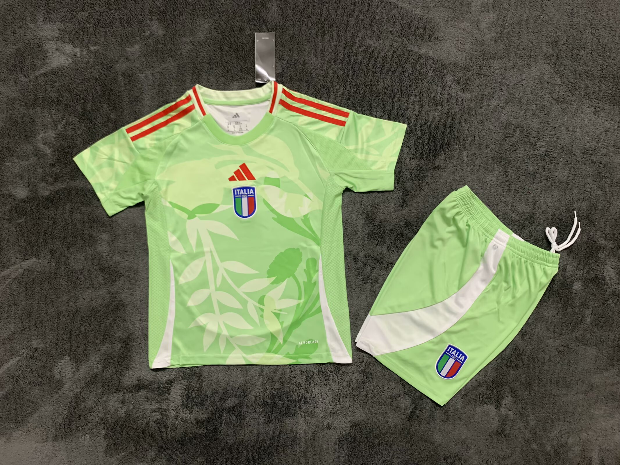  25/26Italy  kids kits away