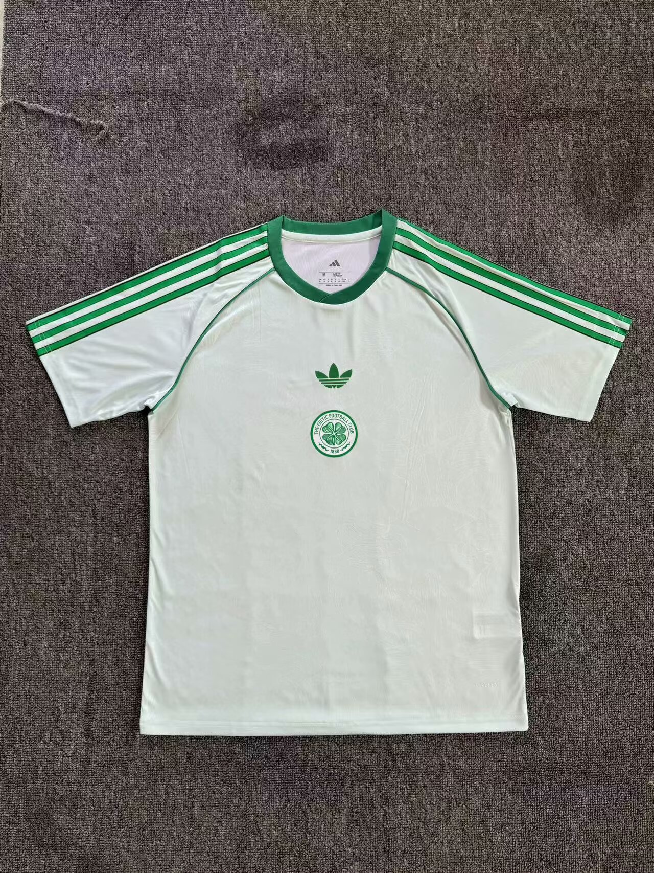 Fas version25/26 Celtic pre match uniform