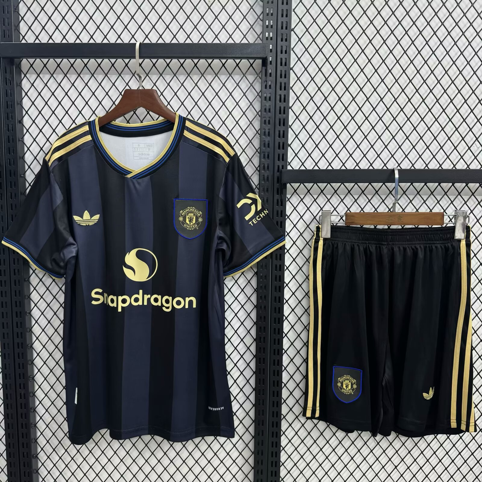 25/26 M-U Adults kits special version