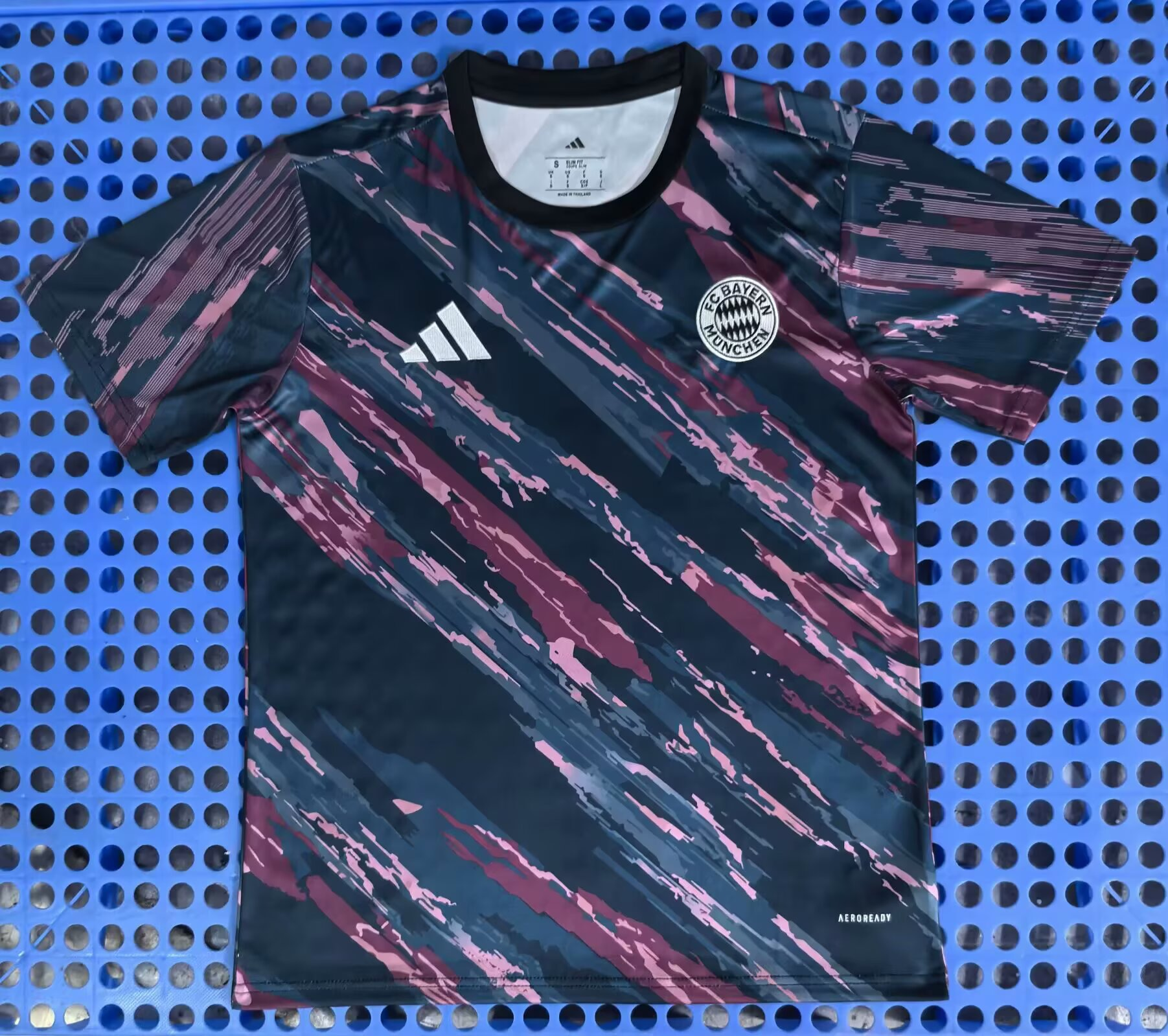  Fan version25/26 Bayern Munchen training jersey