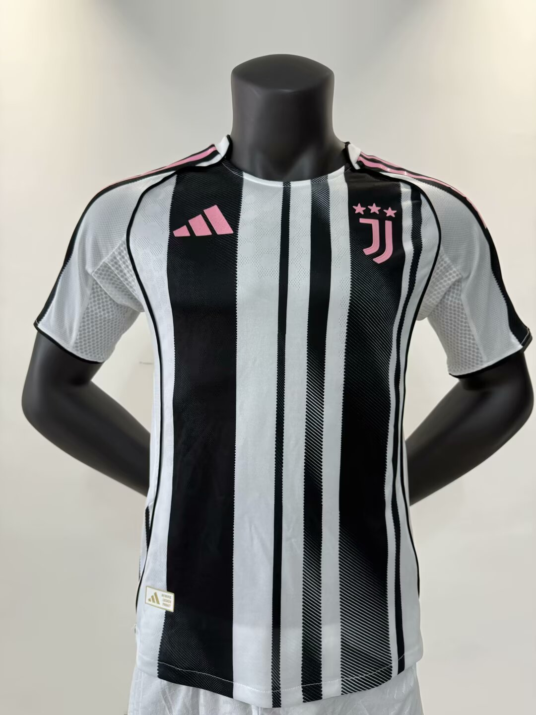 Play version 25/26Juventus home