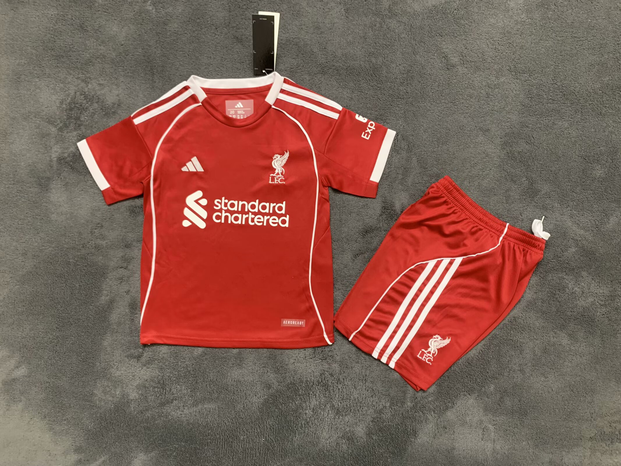 25/26Liverpool . Kits home