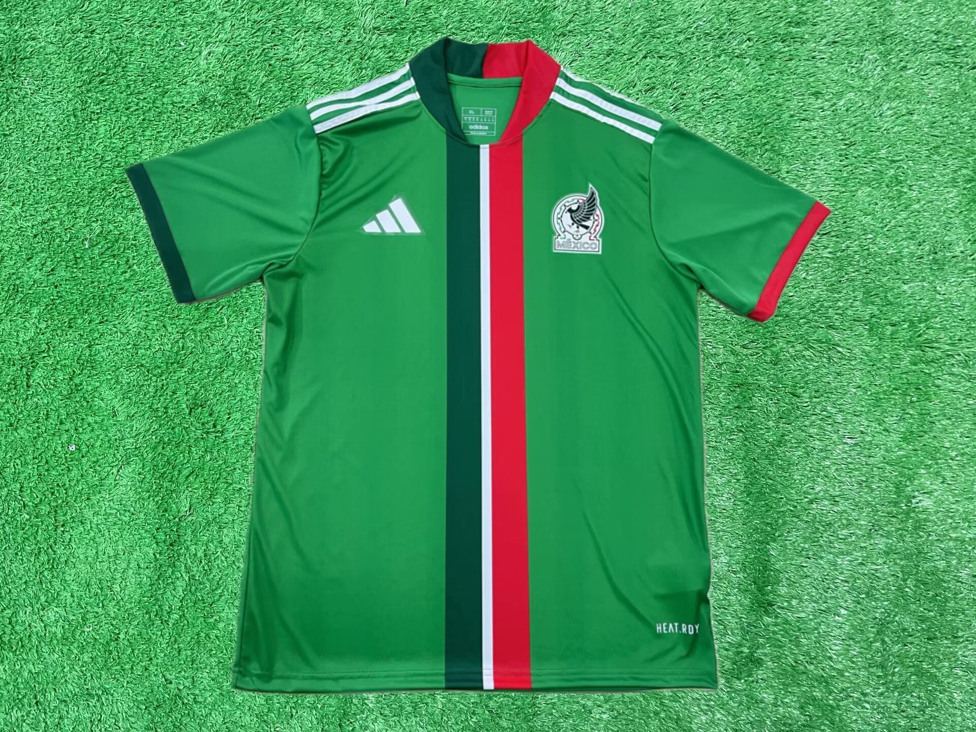 Fans Verison 25-26 Mexico's home ground
