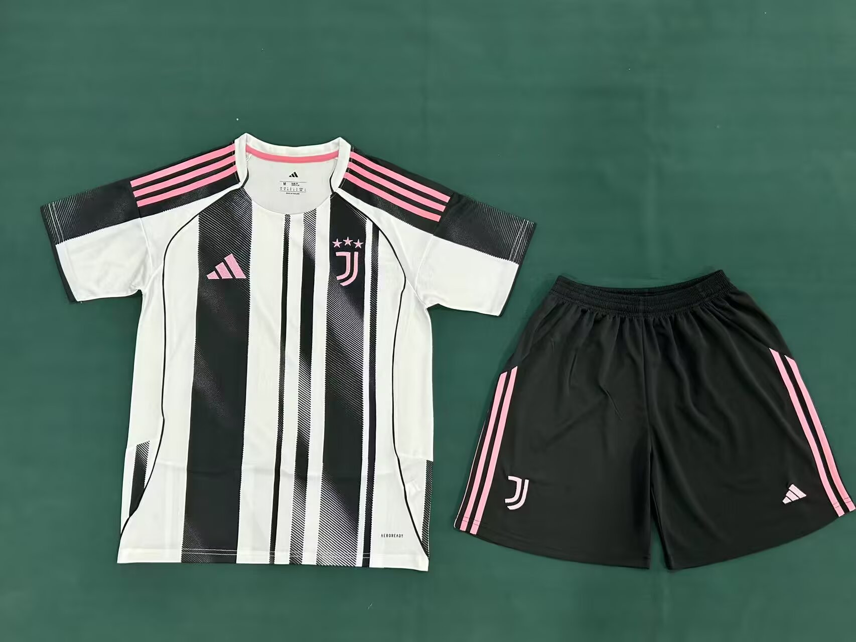 2526 Juventus home Adults Kits