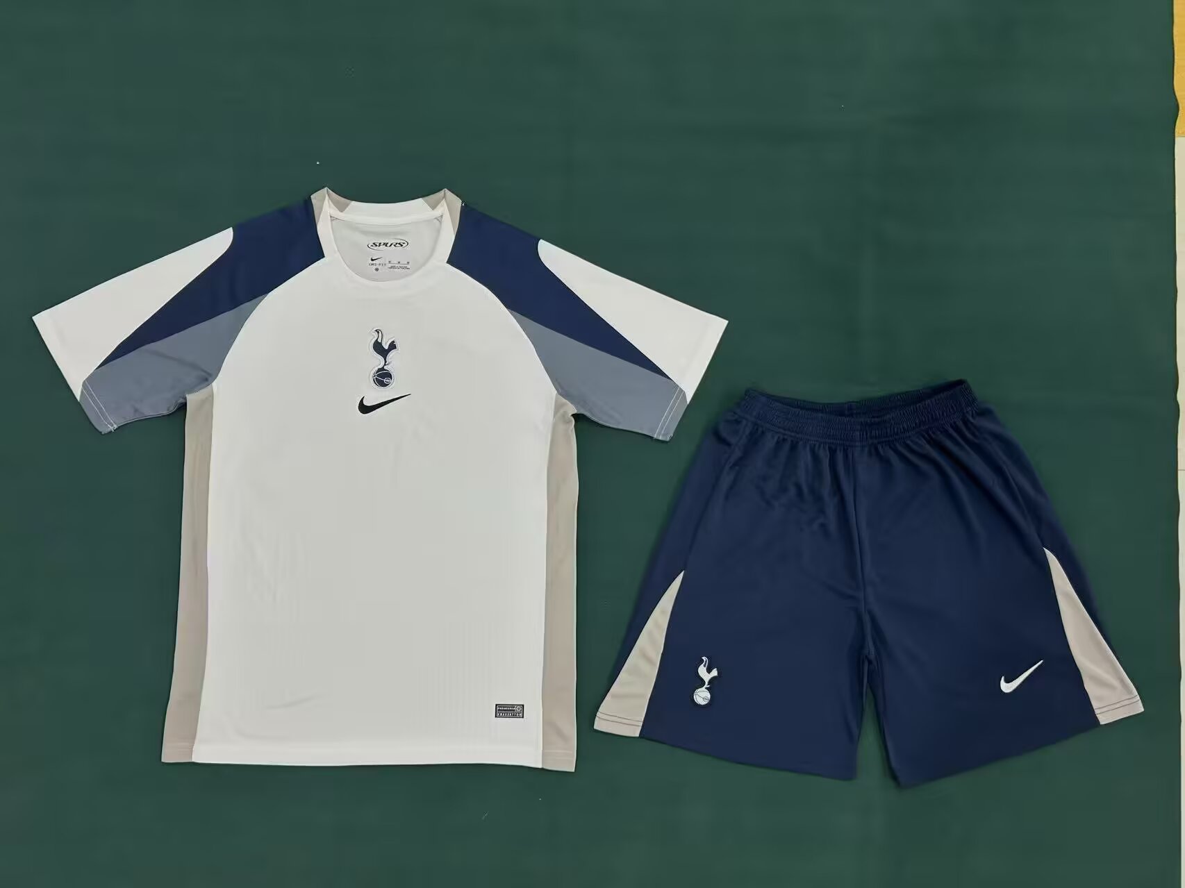 2526 Tottenham Hotspur Home adults Kits