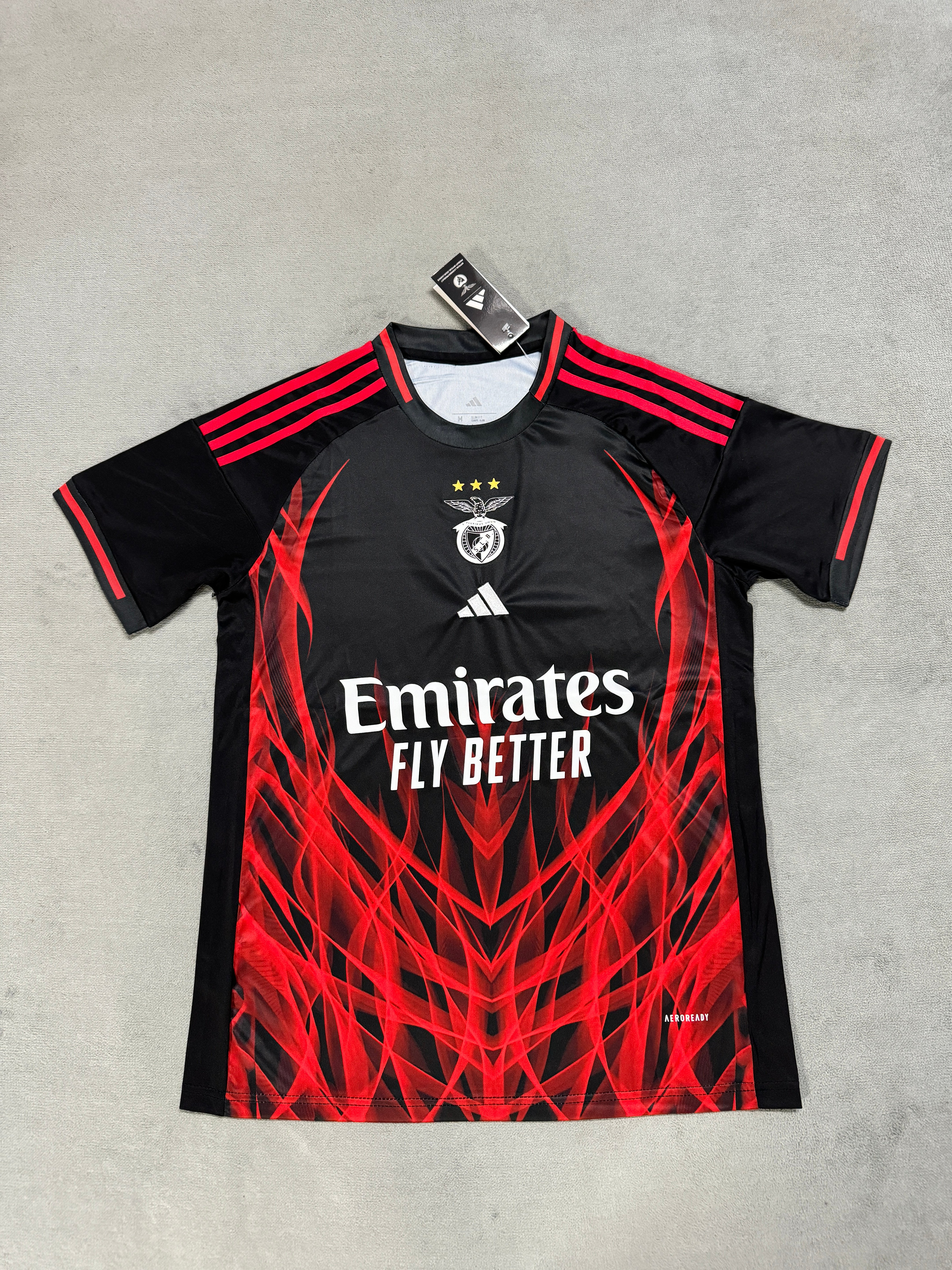 Fans Verison 25/26Benfica collaborates in black