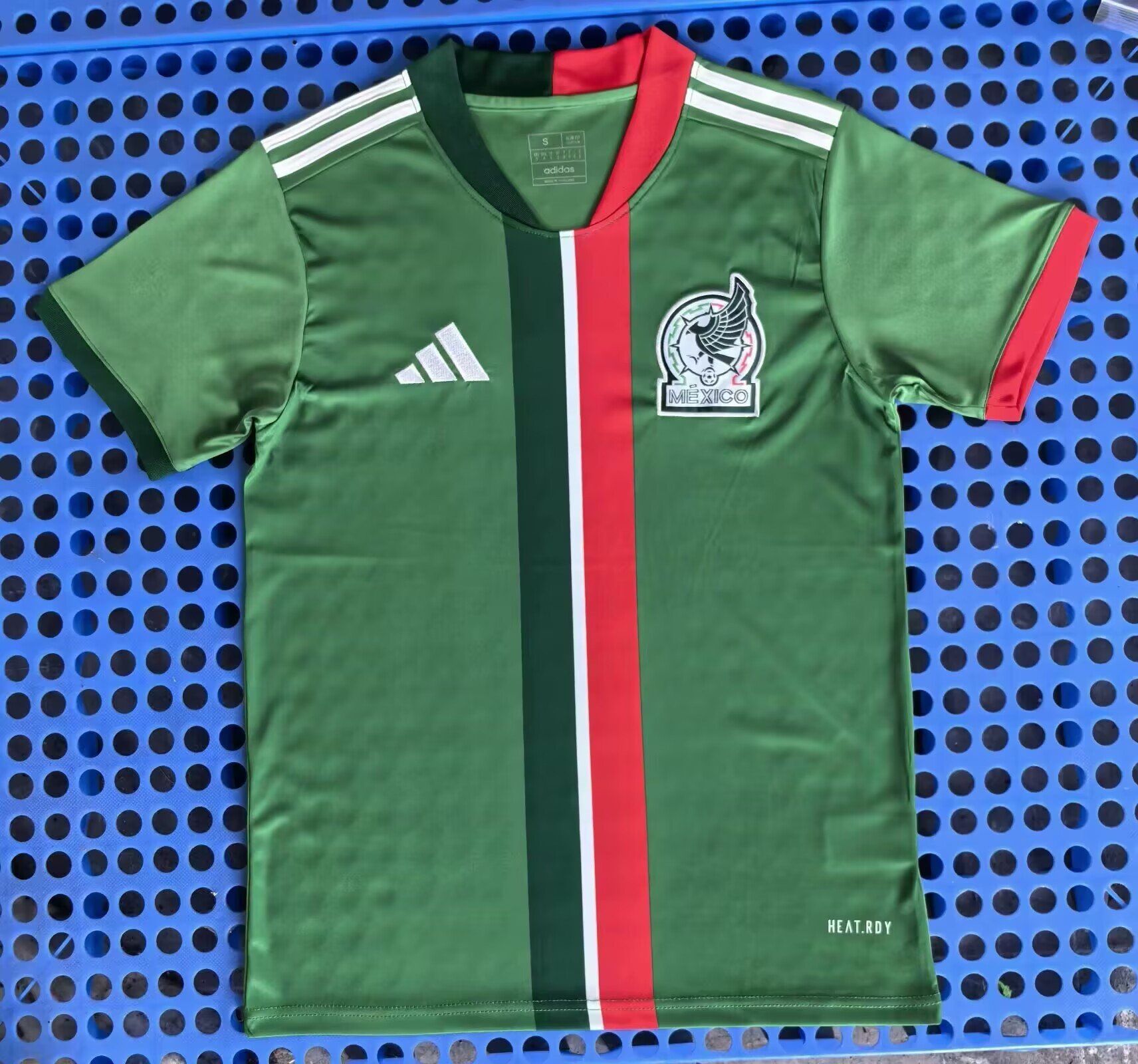 Fans Version 25/26 Mexico home court 