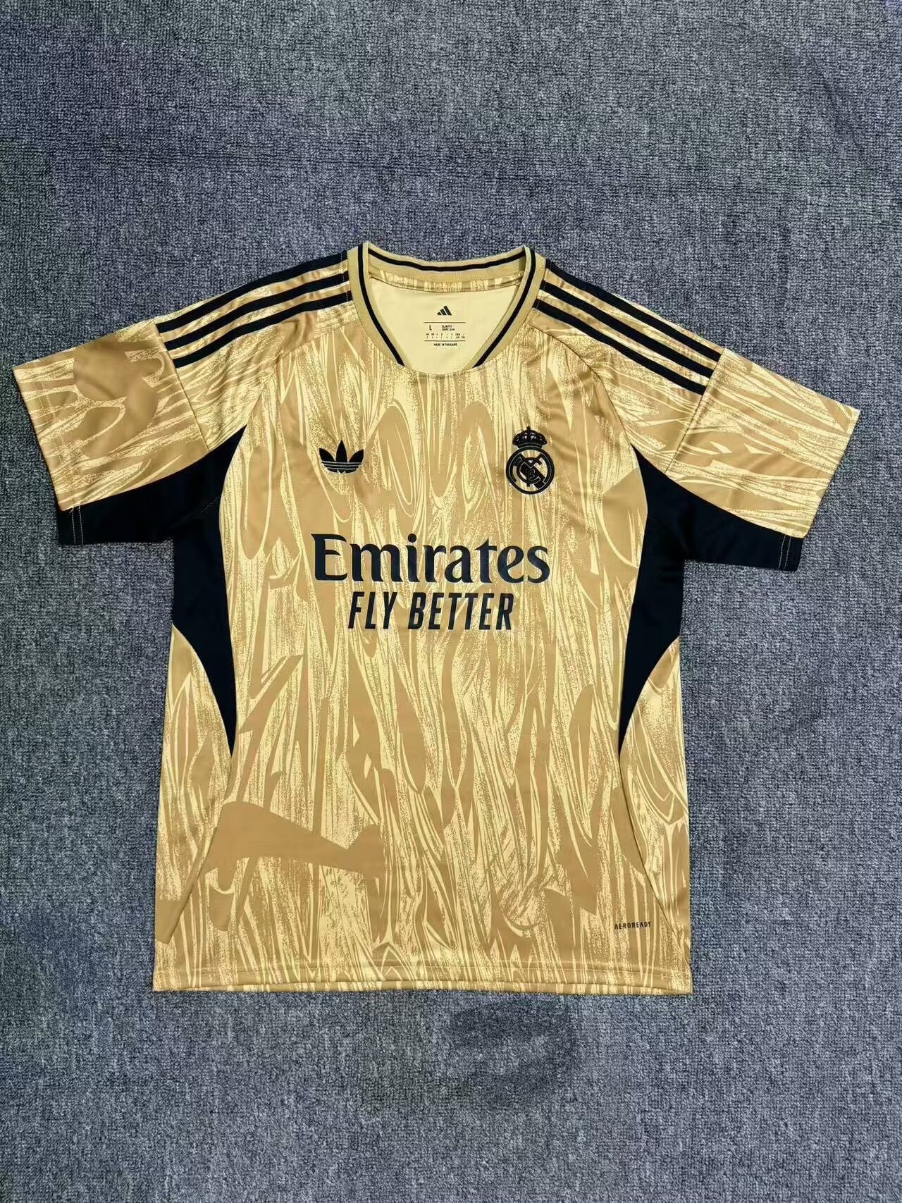 Fans Verison25/26Real Madrid training uniform gold 