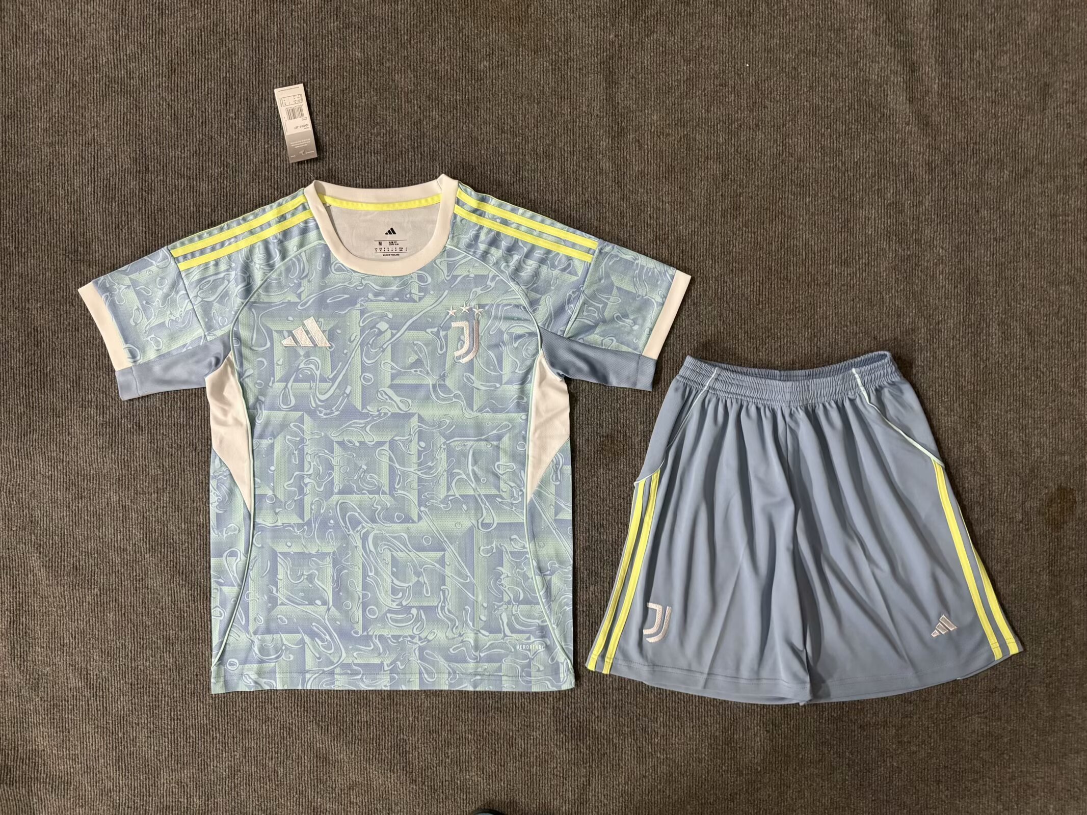 Adults kits 25/26 Juventus away 