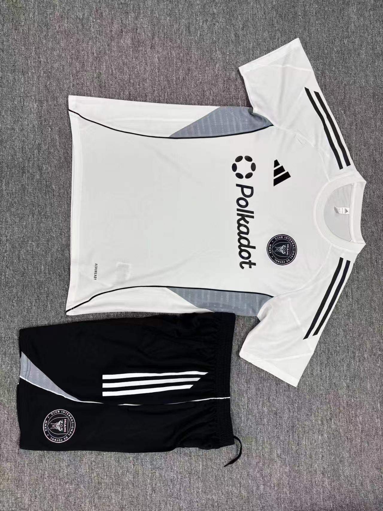 25/26 Adult short leeved Miami  white Training Kits