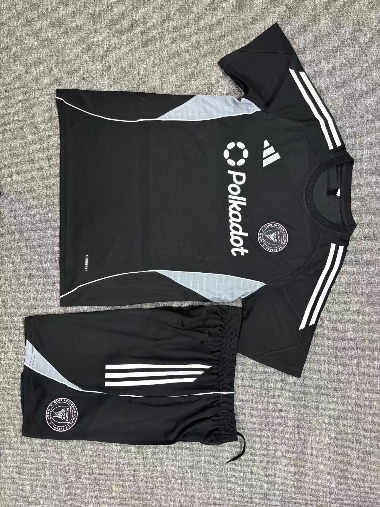 25/26 Adult short leeved Miami black  Training Kits