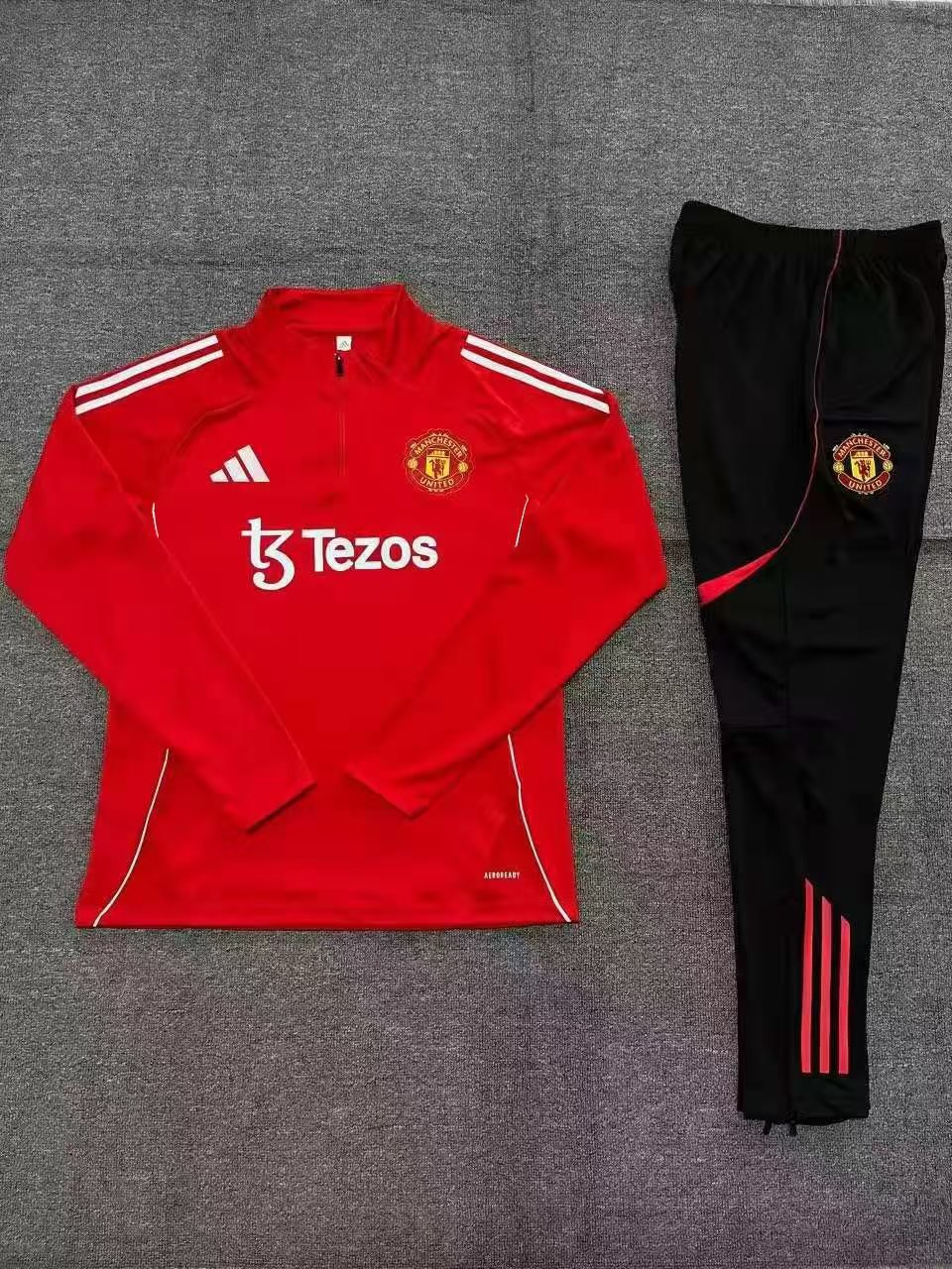 25/26 Adult half Manchester United red Tracksuit kits