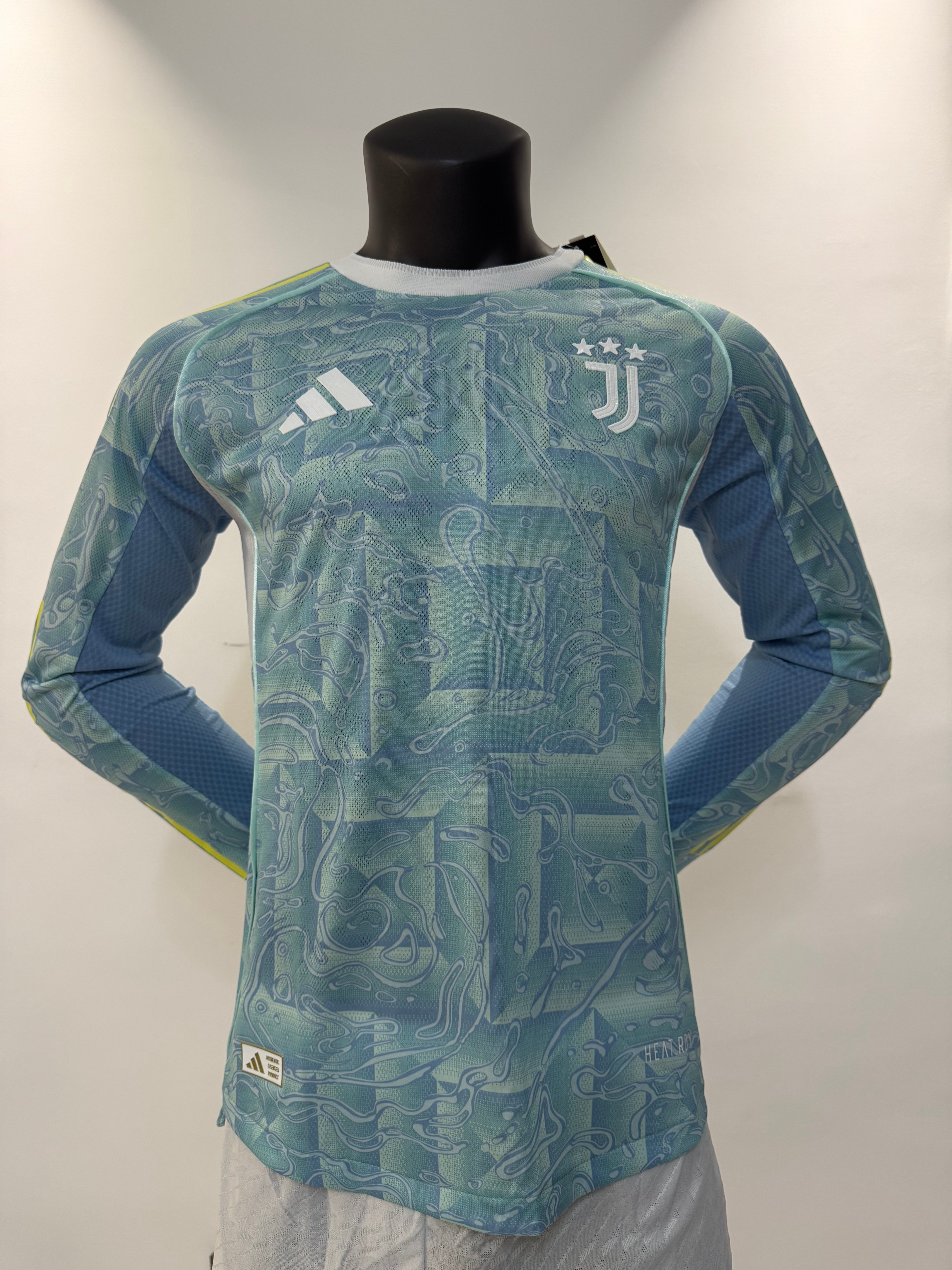 Player Version 25-26 Juventus away long sleeved