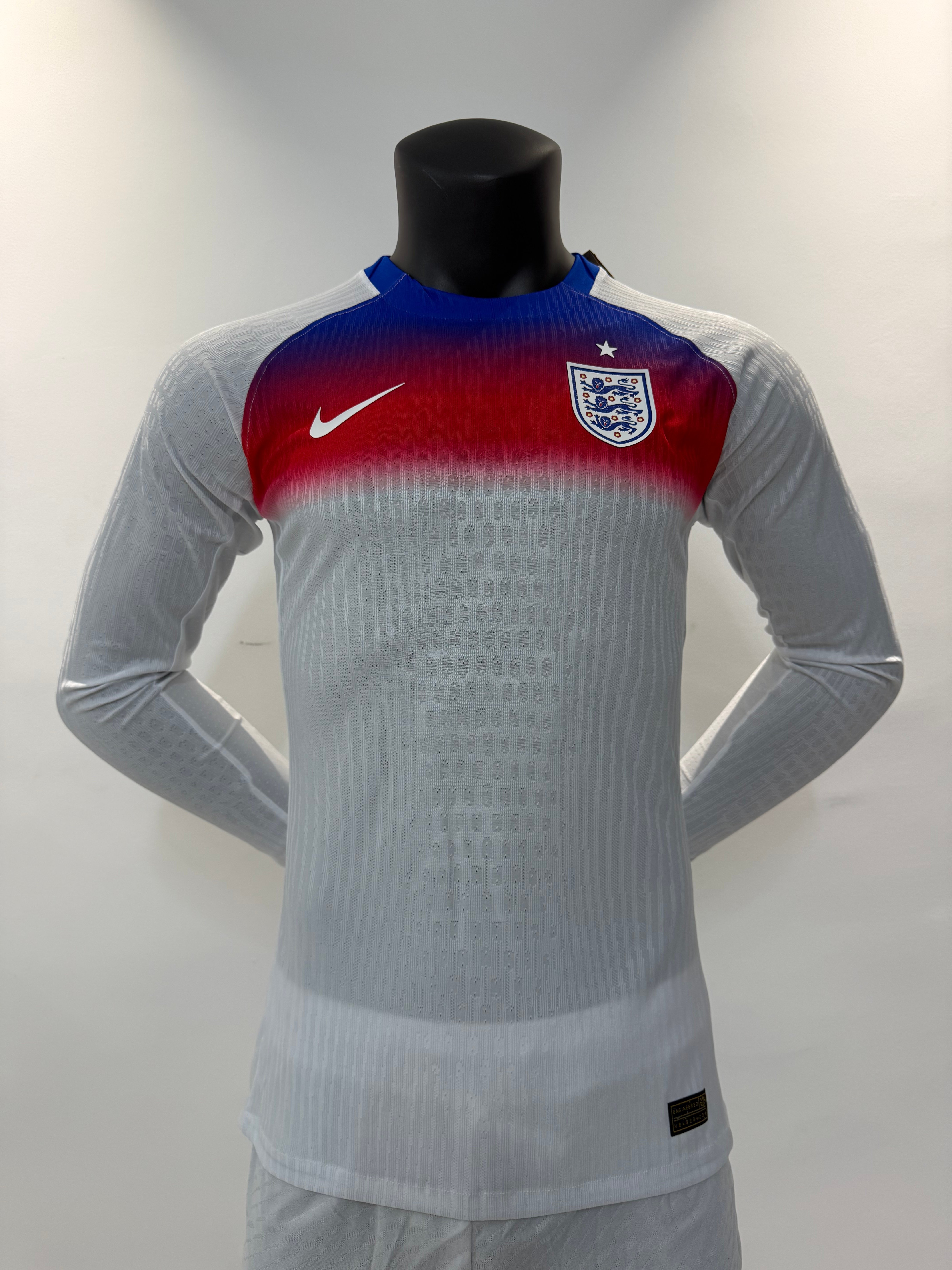 Player Version 25-26 England home long sleeved shirt