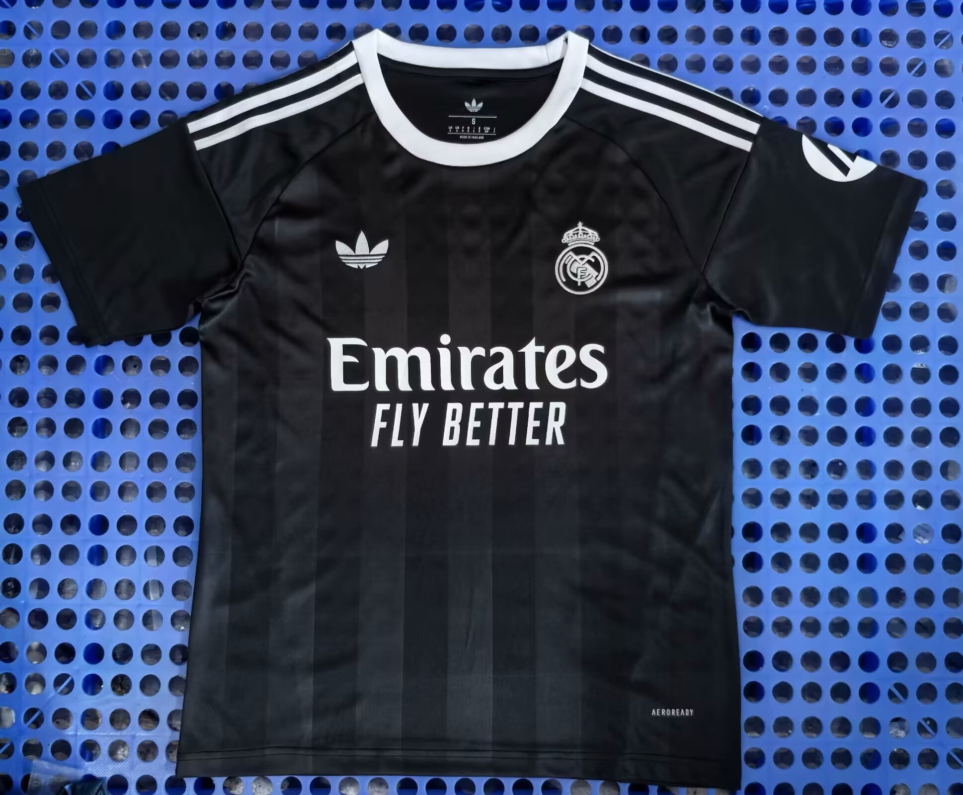Fans Version 25/26 Real Madrid goalkeeper Black 