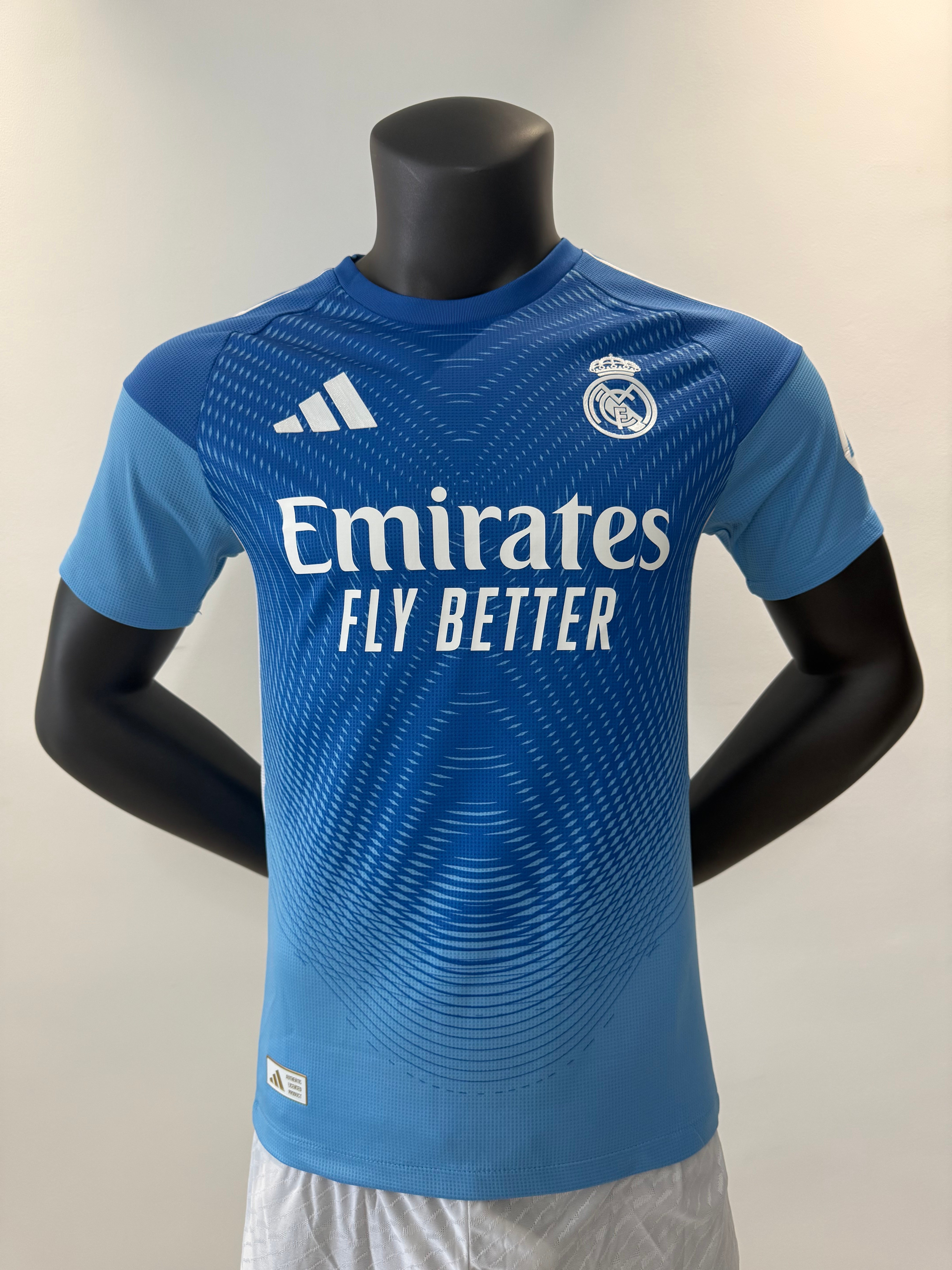 Player Version 25/26 Real Madrid blue goalkeeper