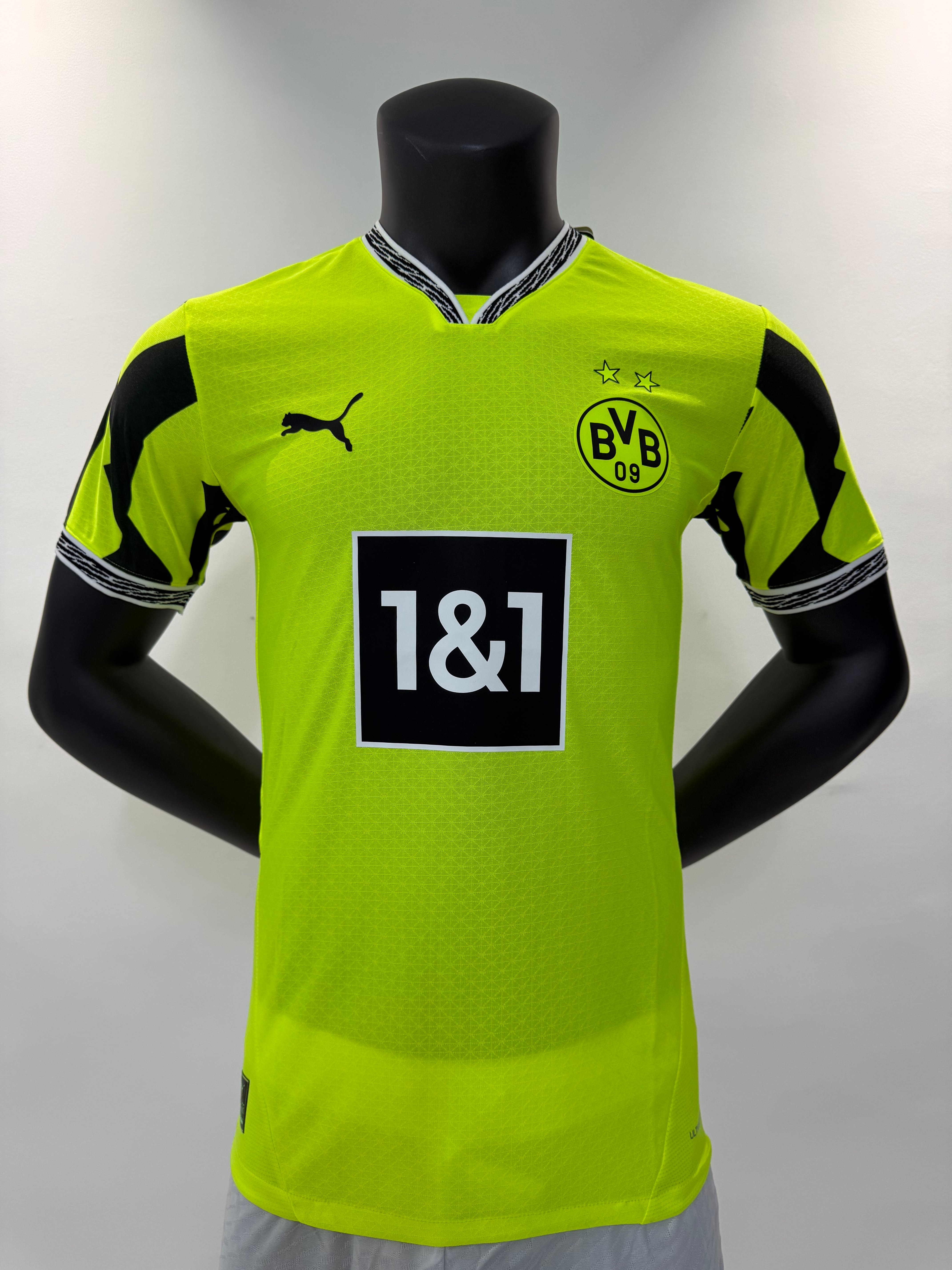 Player Version 25/26 Dortmund Fluorescent Green Special Edition