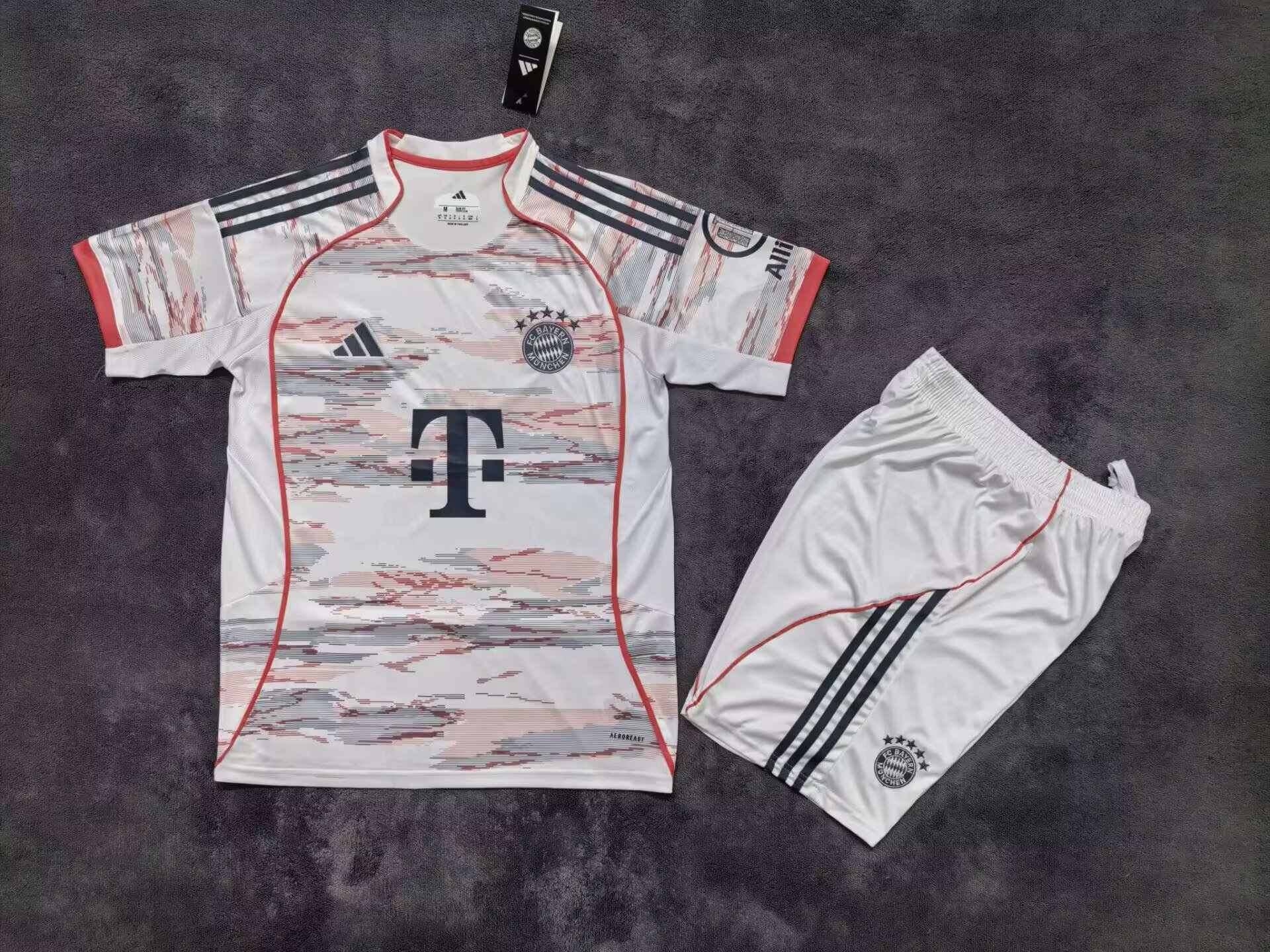 Adults kits 25/26 Bayern Guest 