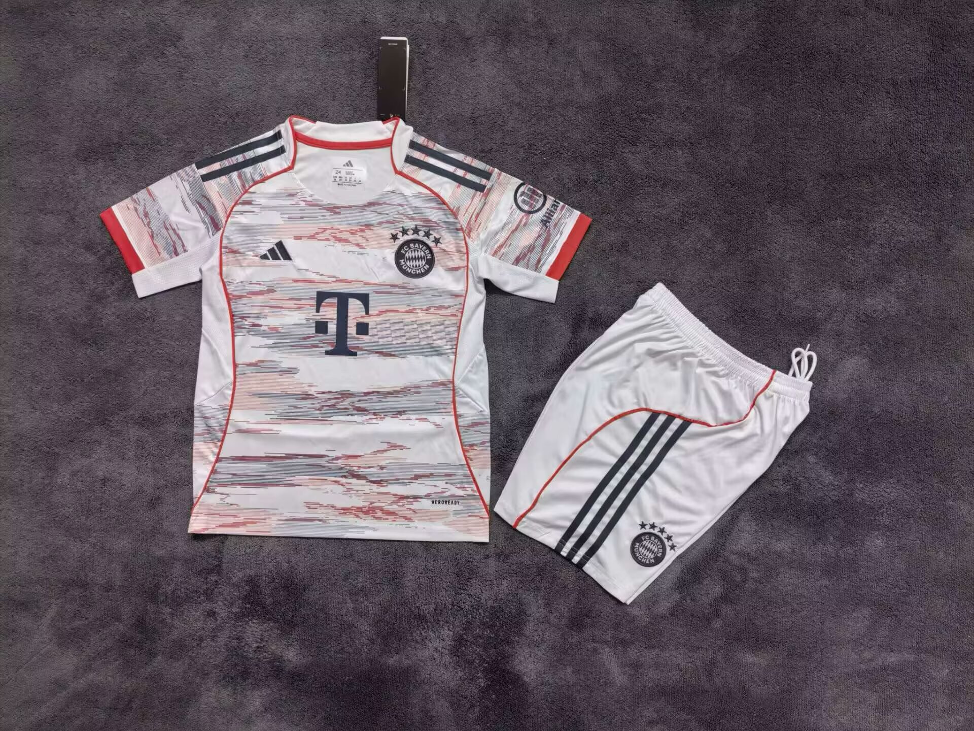 Kids kits 25/26 Bayern away