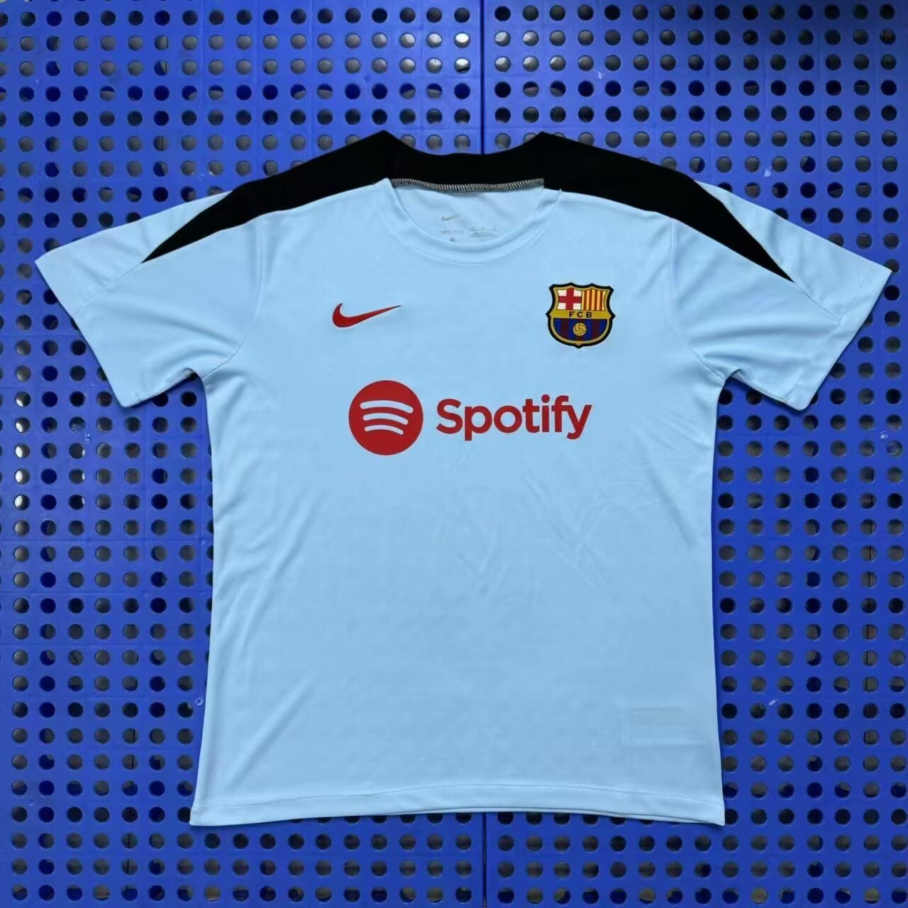 Fans Version 25/26 Barcelona light blue training uniform 