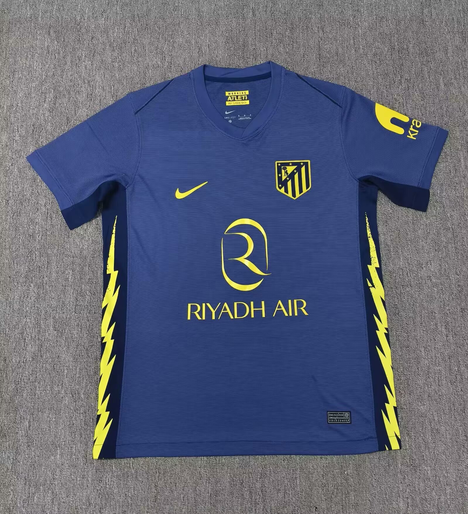 Fans Version 25/26 Atletico Madrid away 