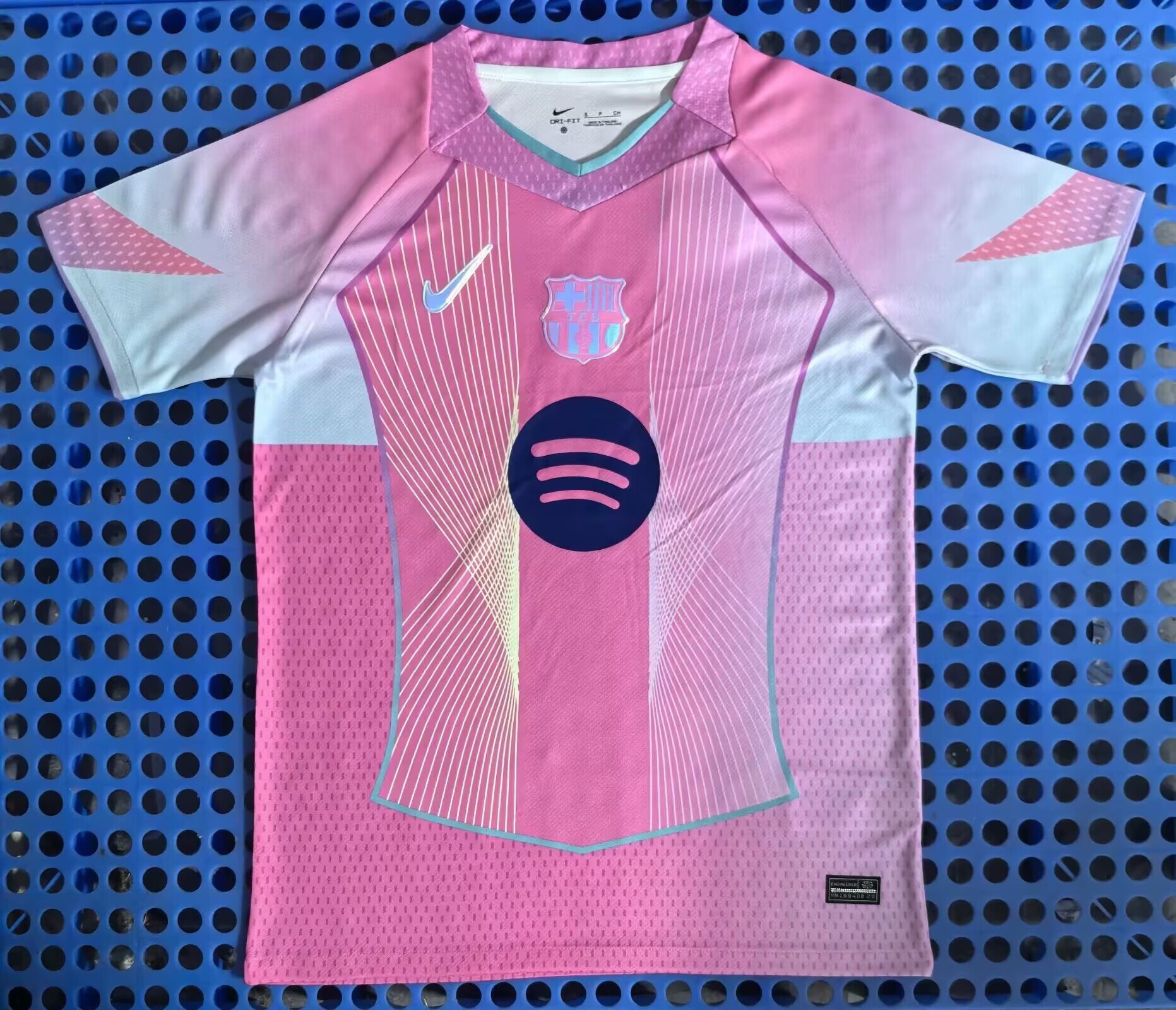 Fans Version 25/26 Barcelona pre match training uniform pink