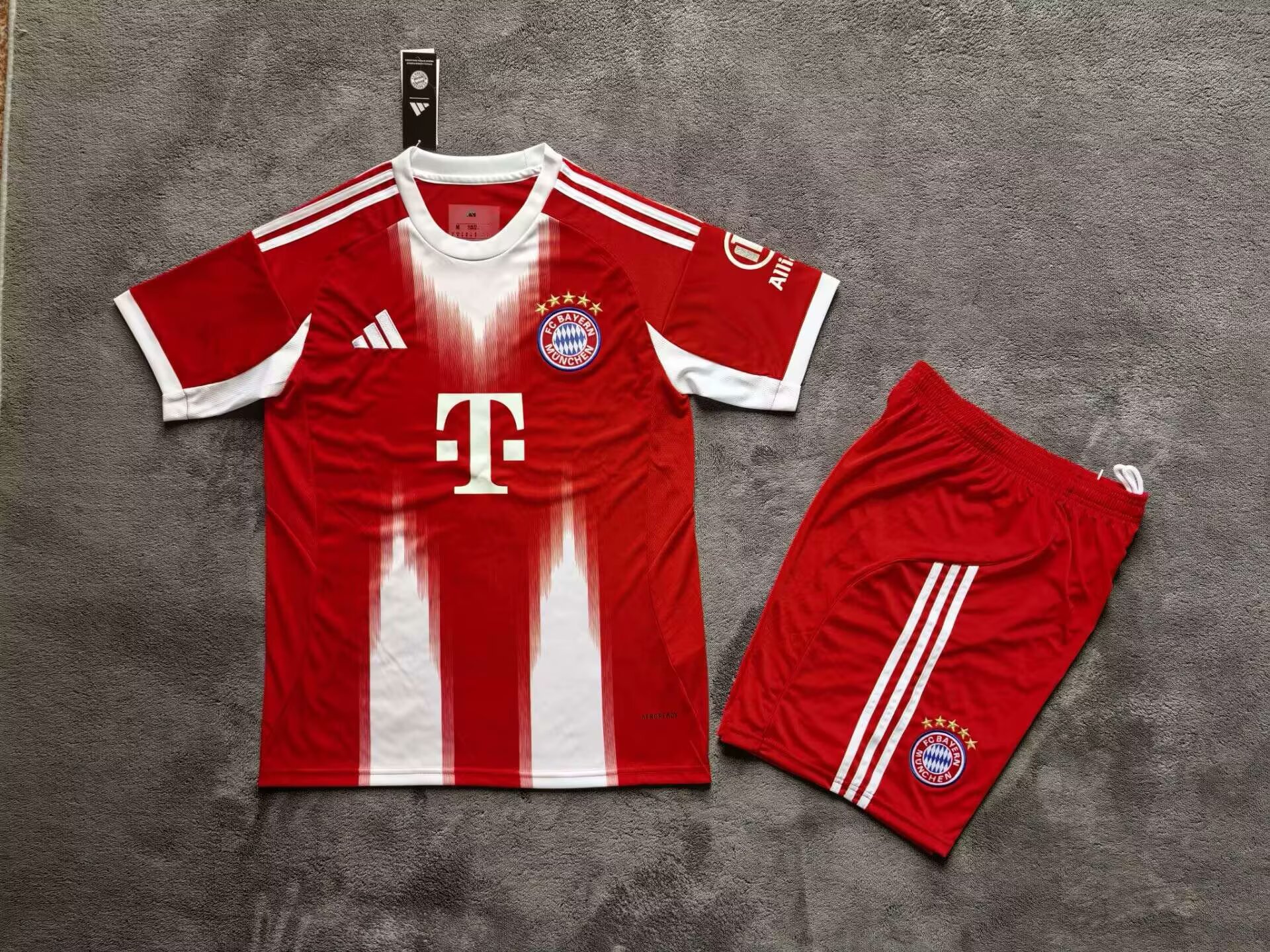 Adults kits 25/26 Bayern home