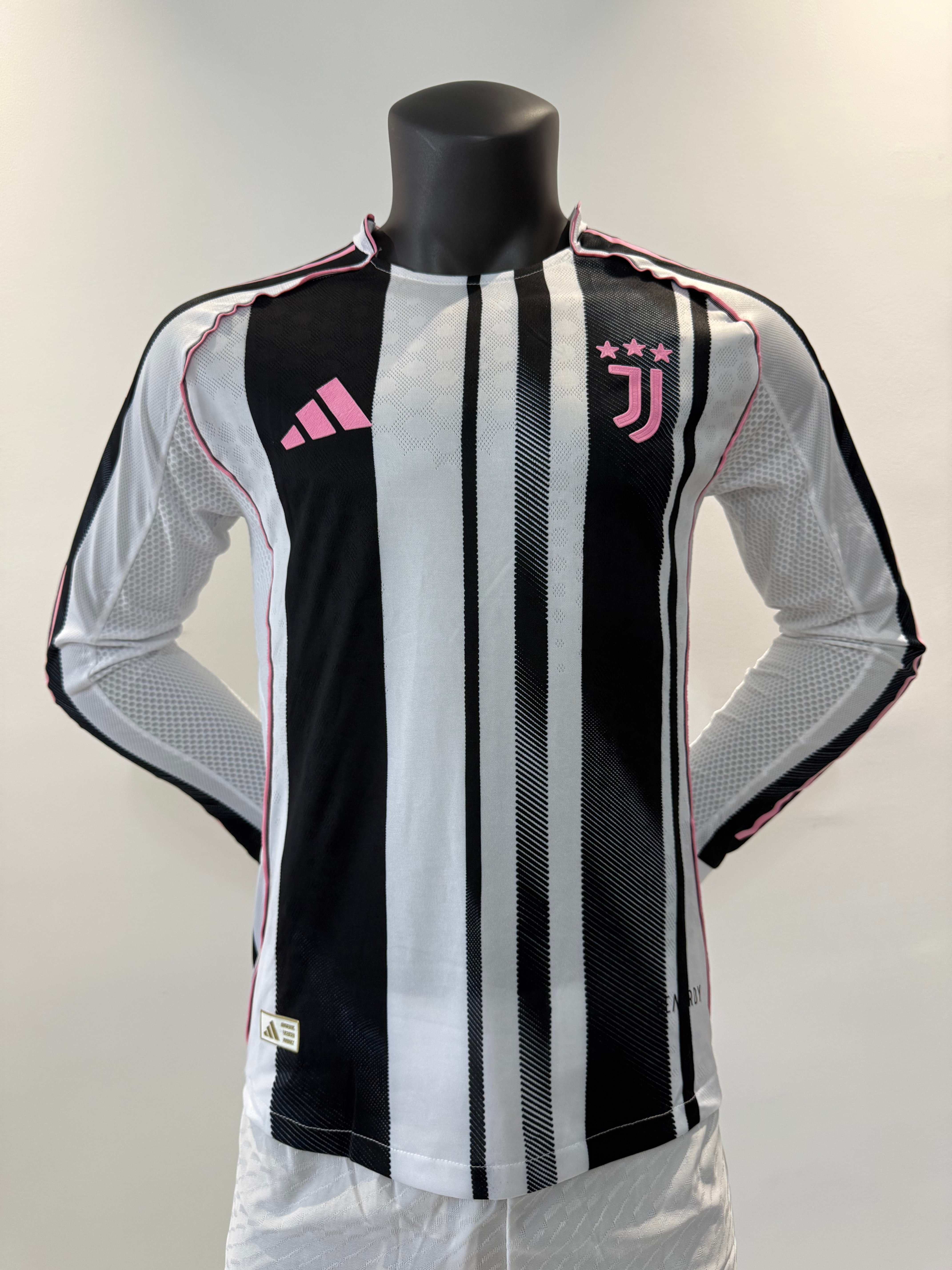 Player Version 25/26 Juventus home long sleeves