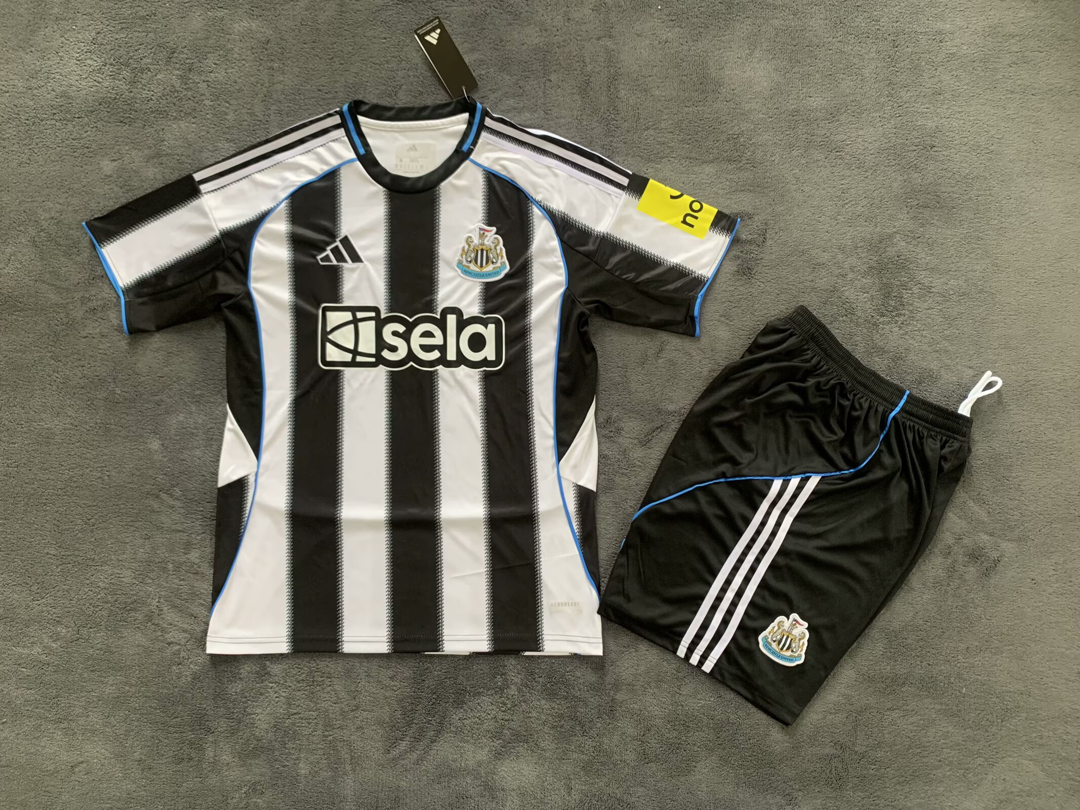 Adults kits 25/26  Newcastle home