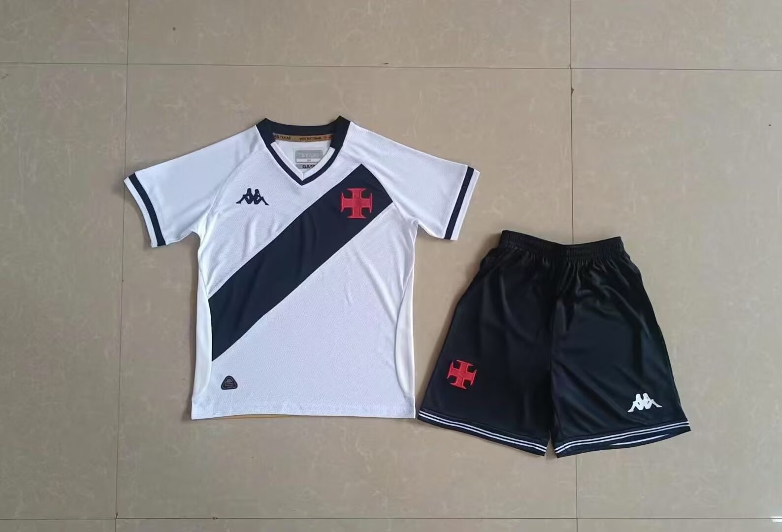 Kids kits 25/26 Dagama away