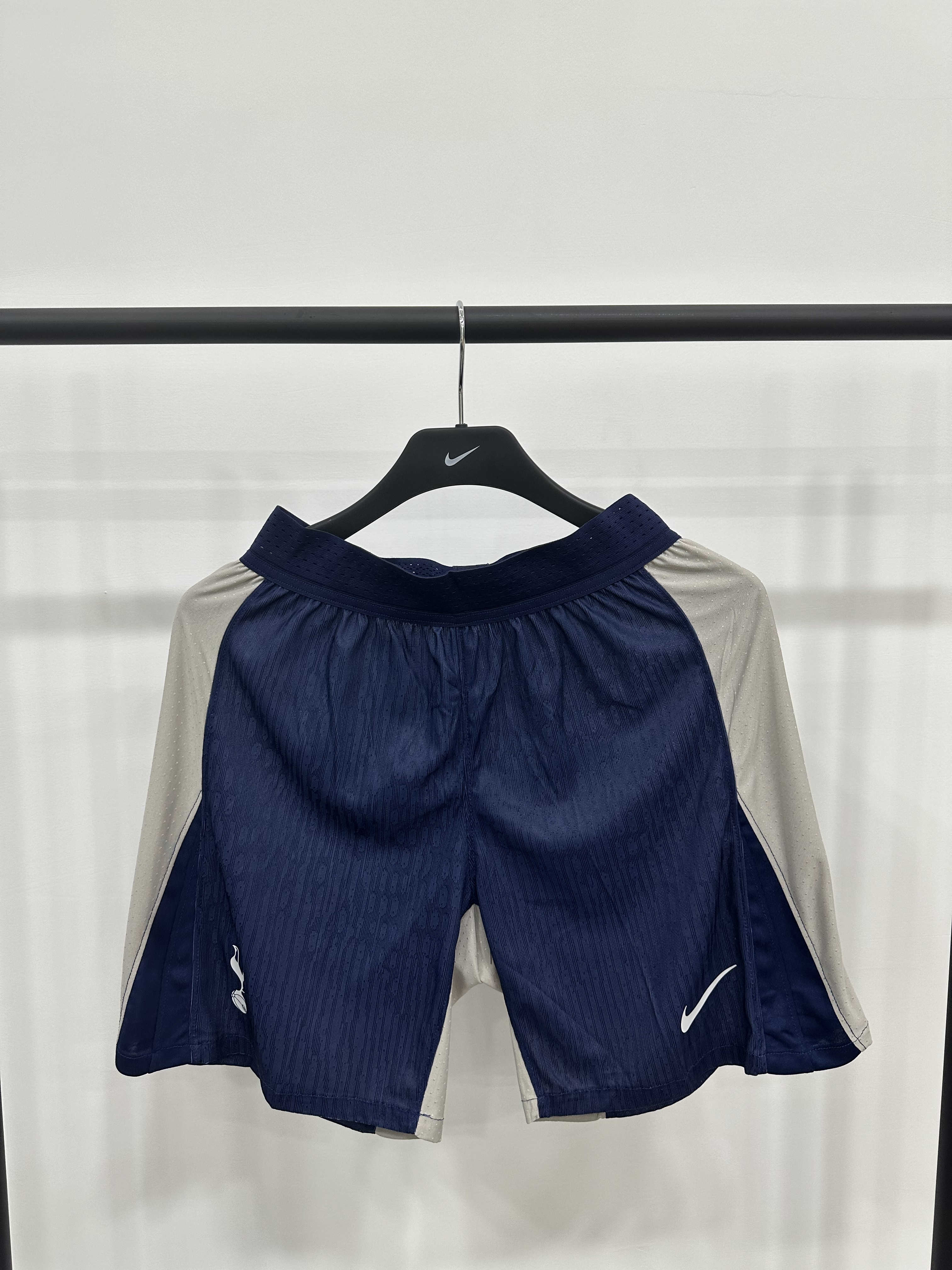  Player Version 25/26 Tottenham Hotspur home  short
