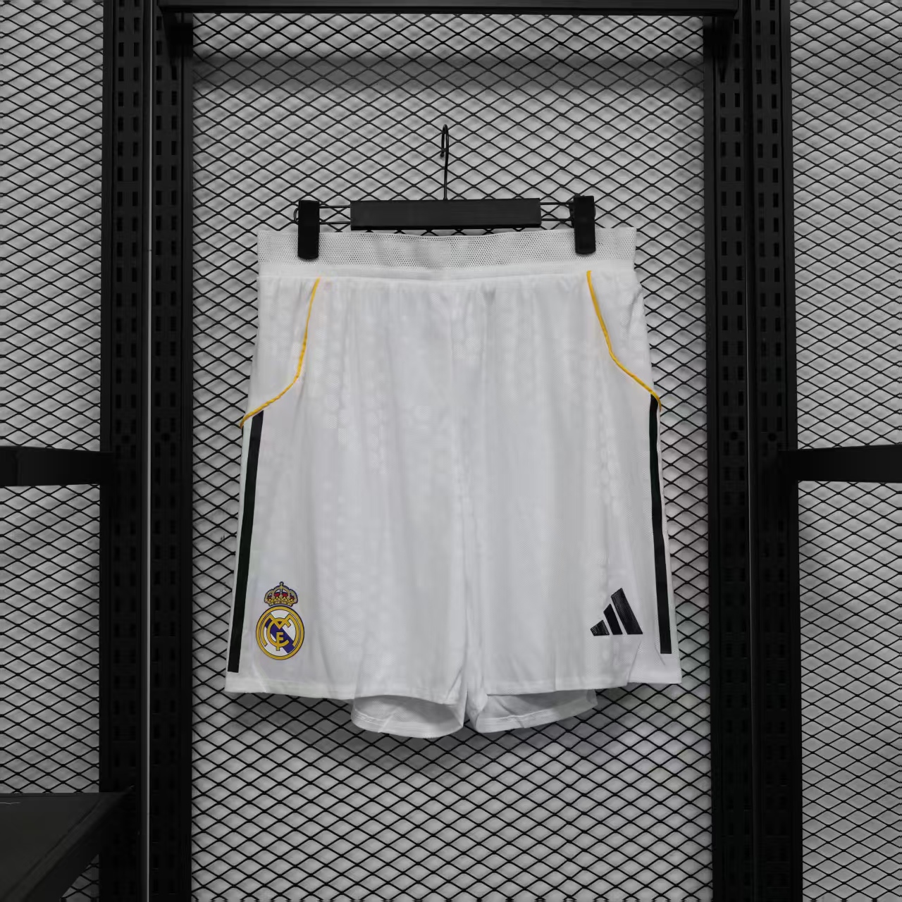  Player Version 25/26 Real Madrid home shorts