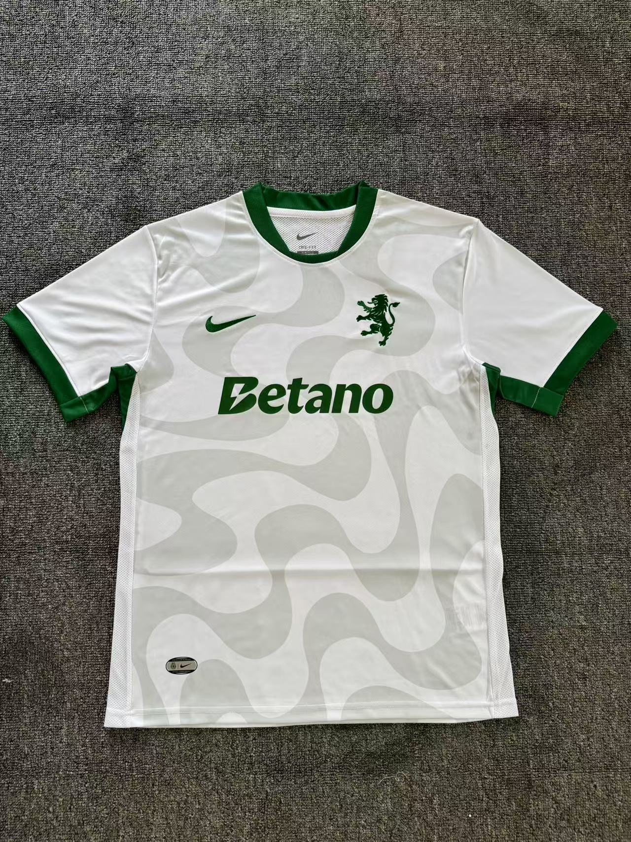 Fans Version 25/26 Lisbon away