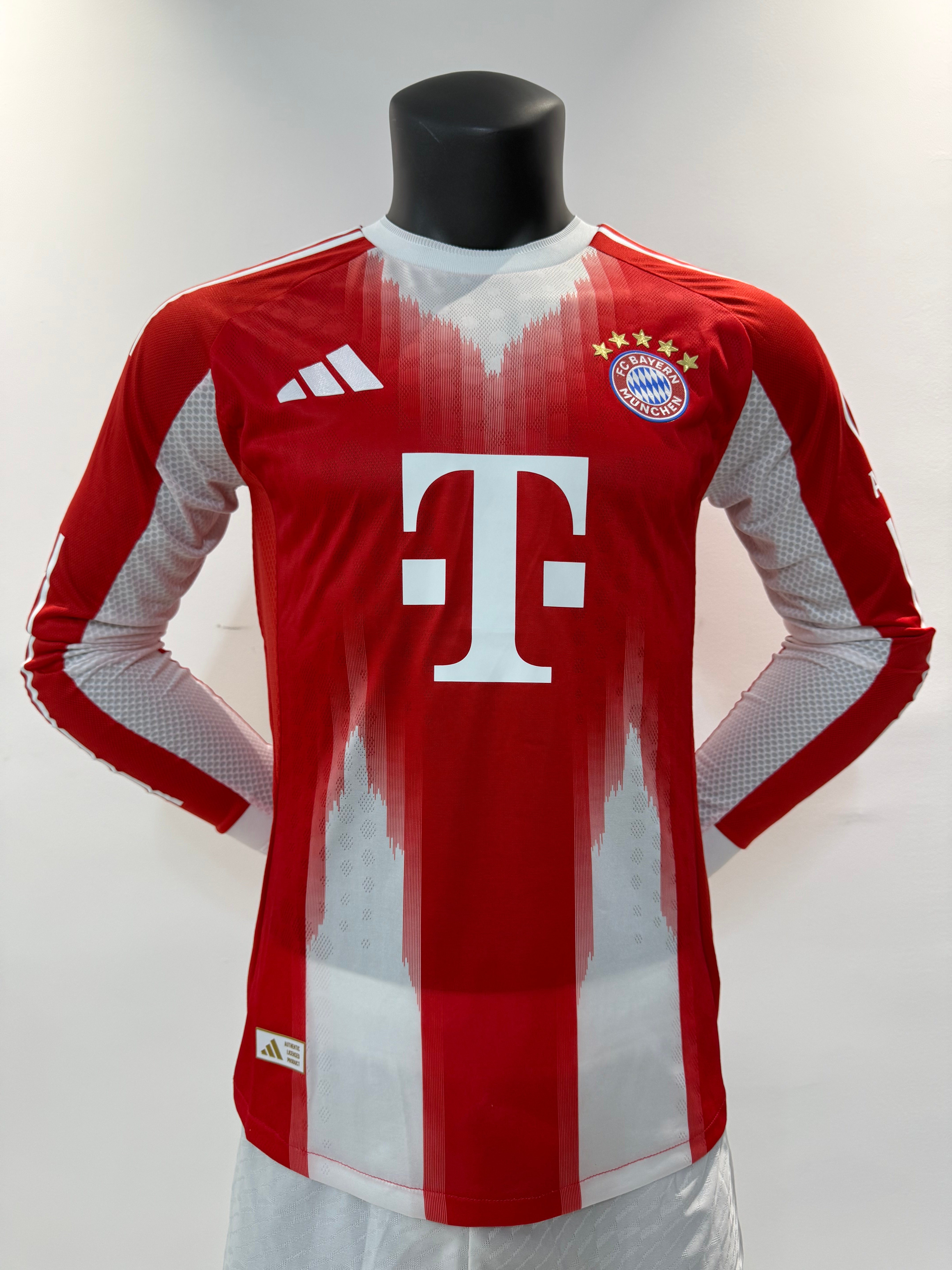 Player Version 25/26 Bayern Munich home (long sleeved)