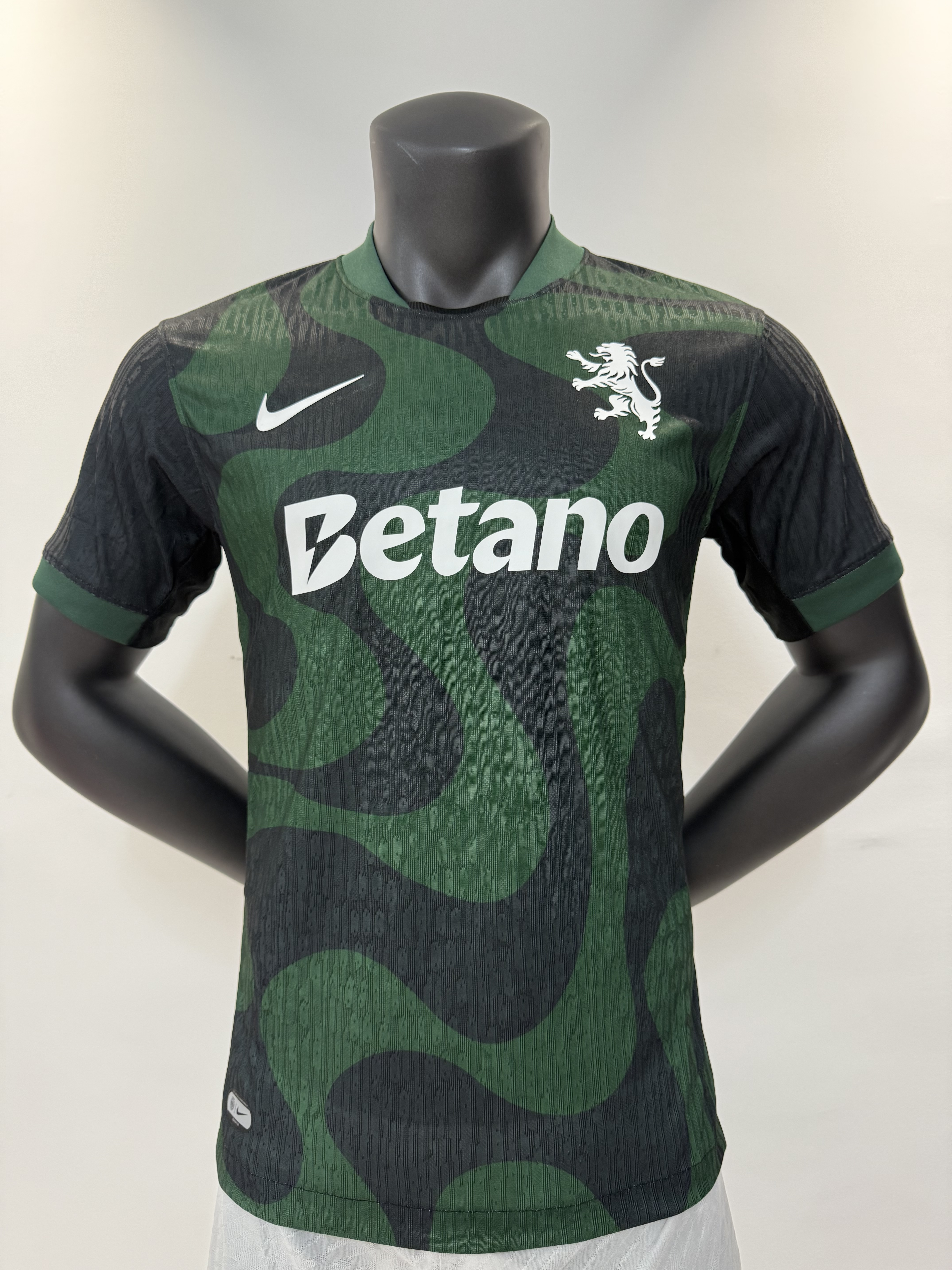 Player Version 25/26 Lisbon Second Guest