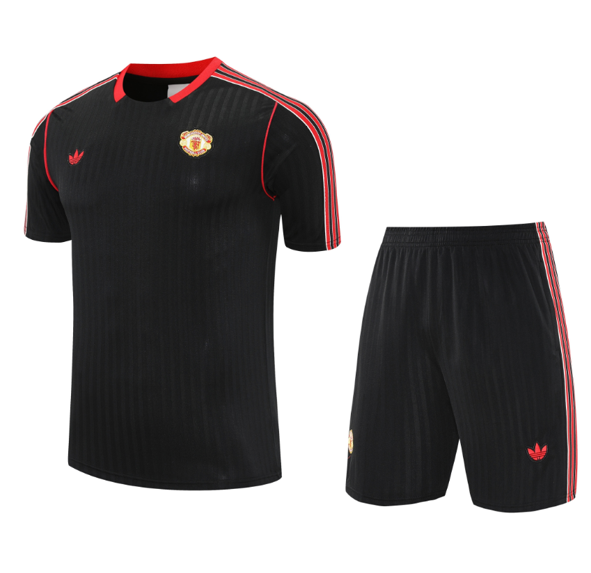 25/26 Manchester United Adults Training Kits