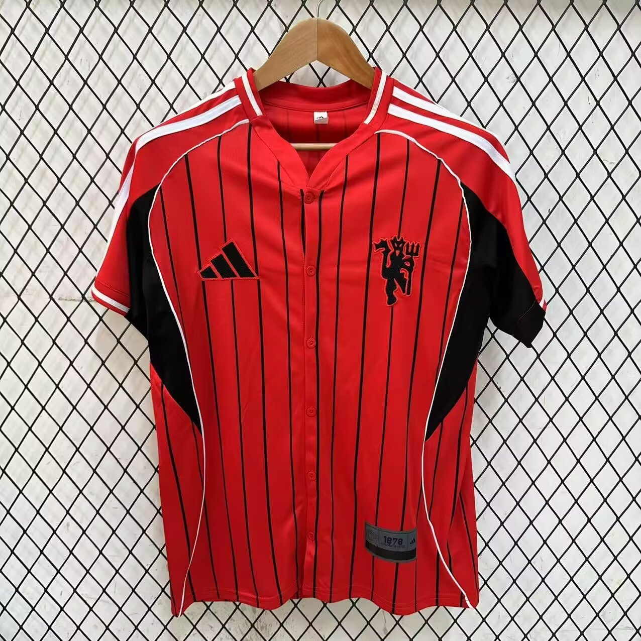 Fans Version 25/26 Manchester United baseball jersey red