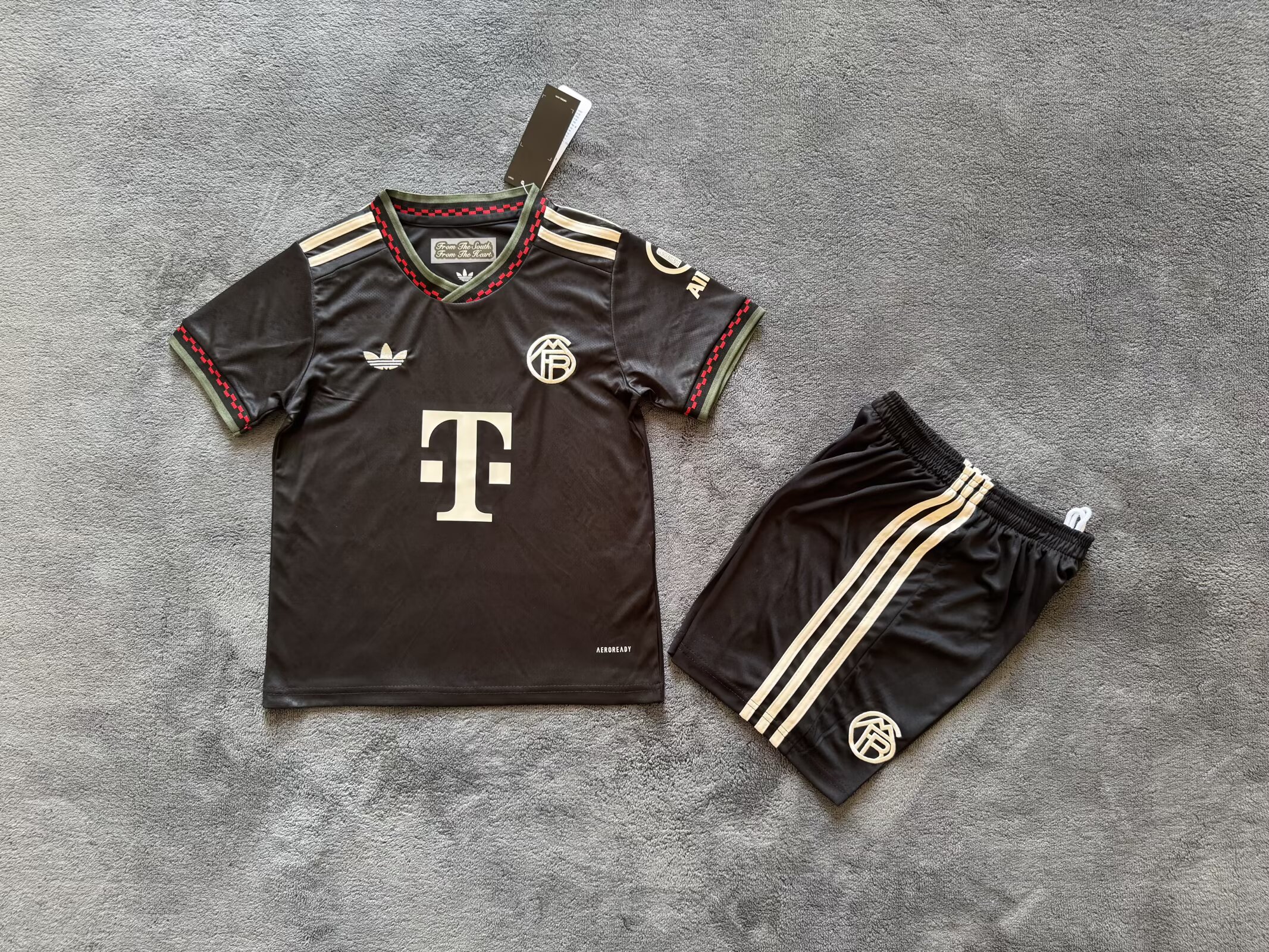 Kids kits 25/26 Bayern Three Guest Black