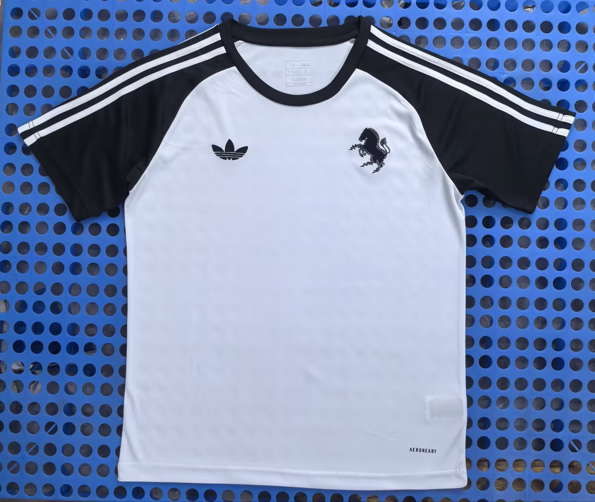 Fan version 25/26 Juventus white pre-match training jersey