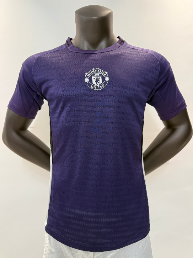 Player Version 25/26 Manchester United purple training 