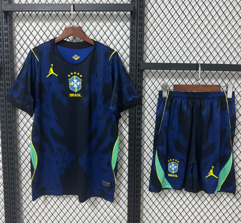 Adults kits 26/27 Brazil away