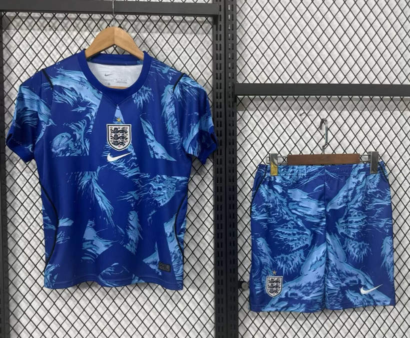 Adults kits 26/27 England Goalkeeper