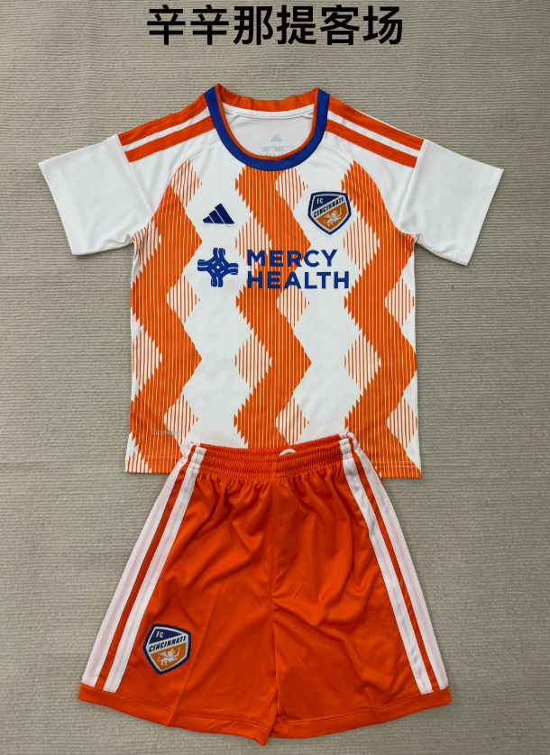 Adults kits 26/27 FC Cincinnati away