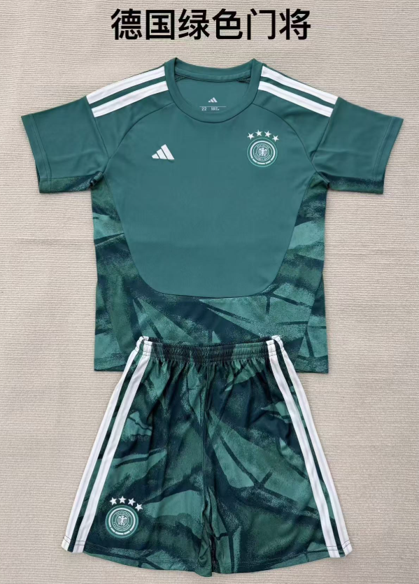 Adults kits 26/27 Germany green goalkeeper