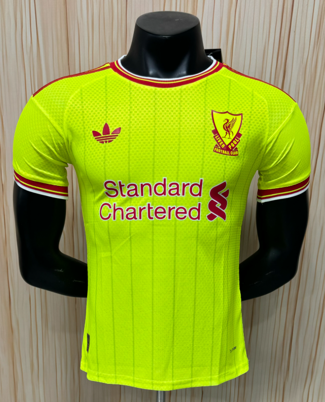 Player Version 26/27 Liverpool fluorescent green